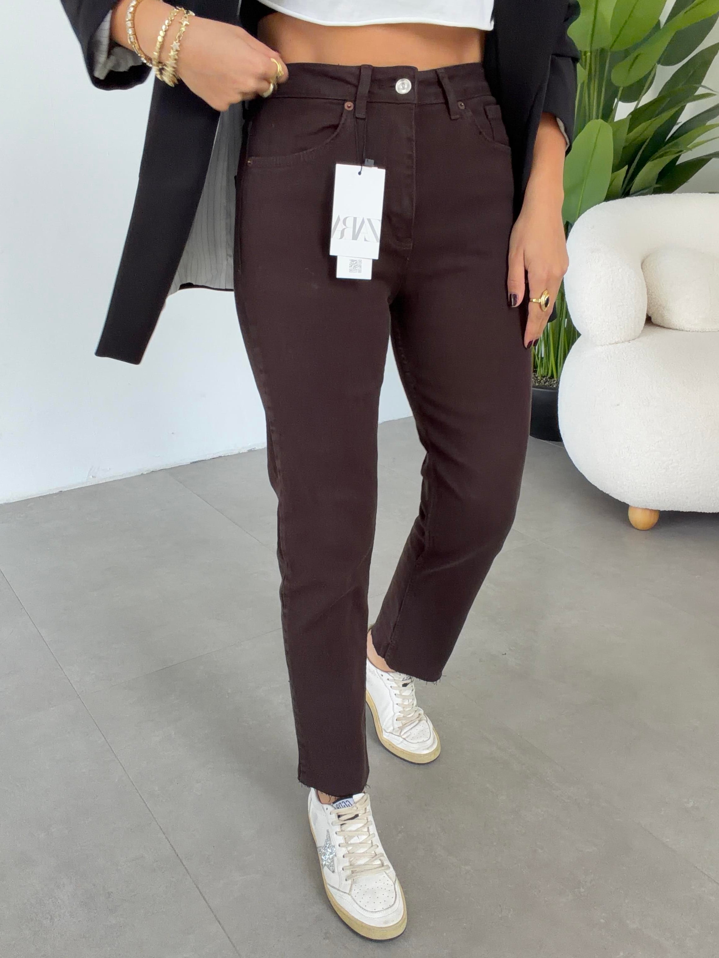 Acı Kahve Boyfit Kesik Paça Jean