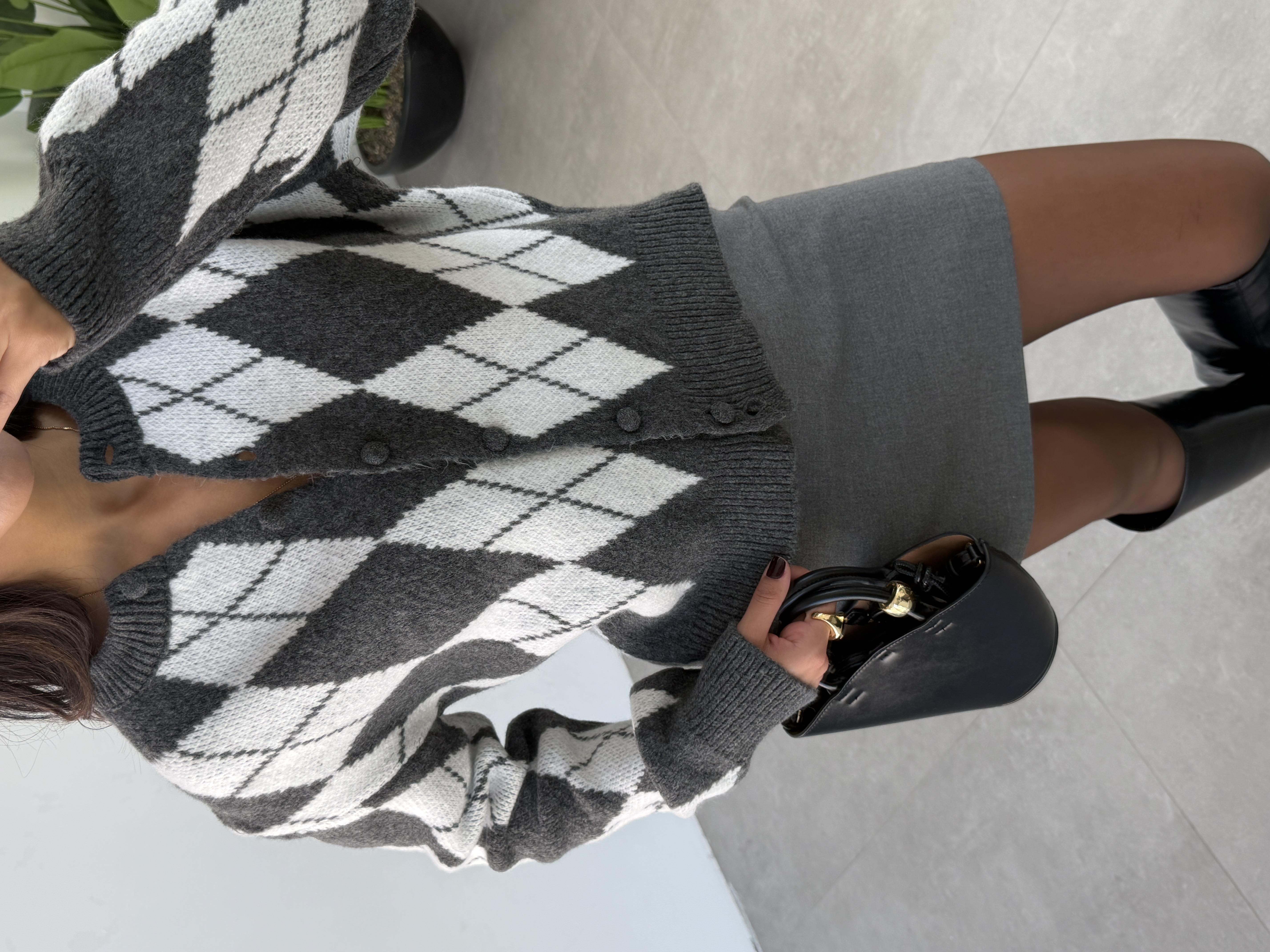 Antrasit-Ekru Baklava Desen Hırka