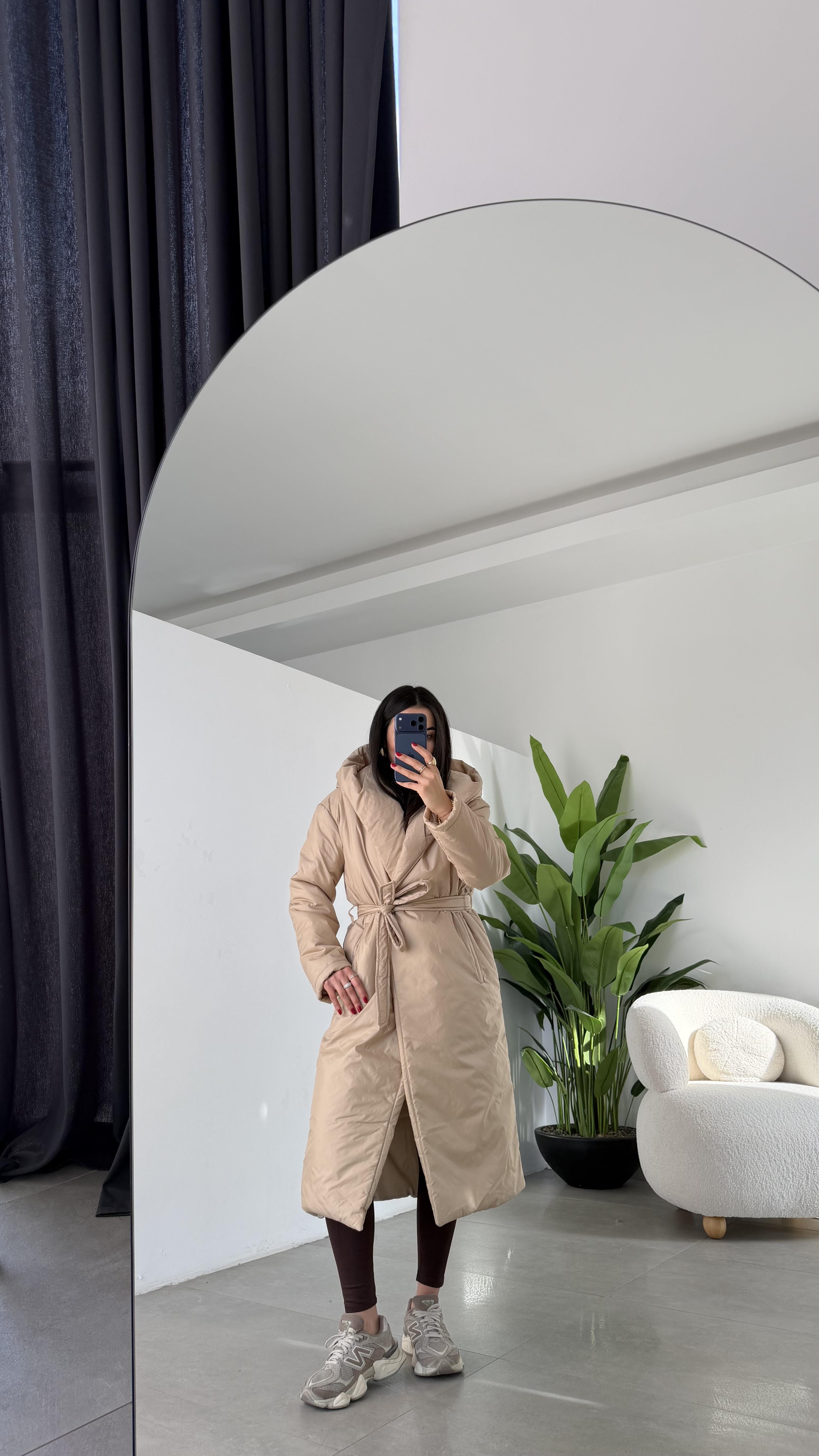 Bej Kapüşonlu Elyaflı Uzun Mont