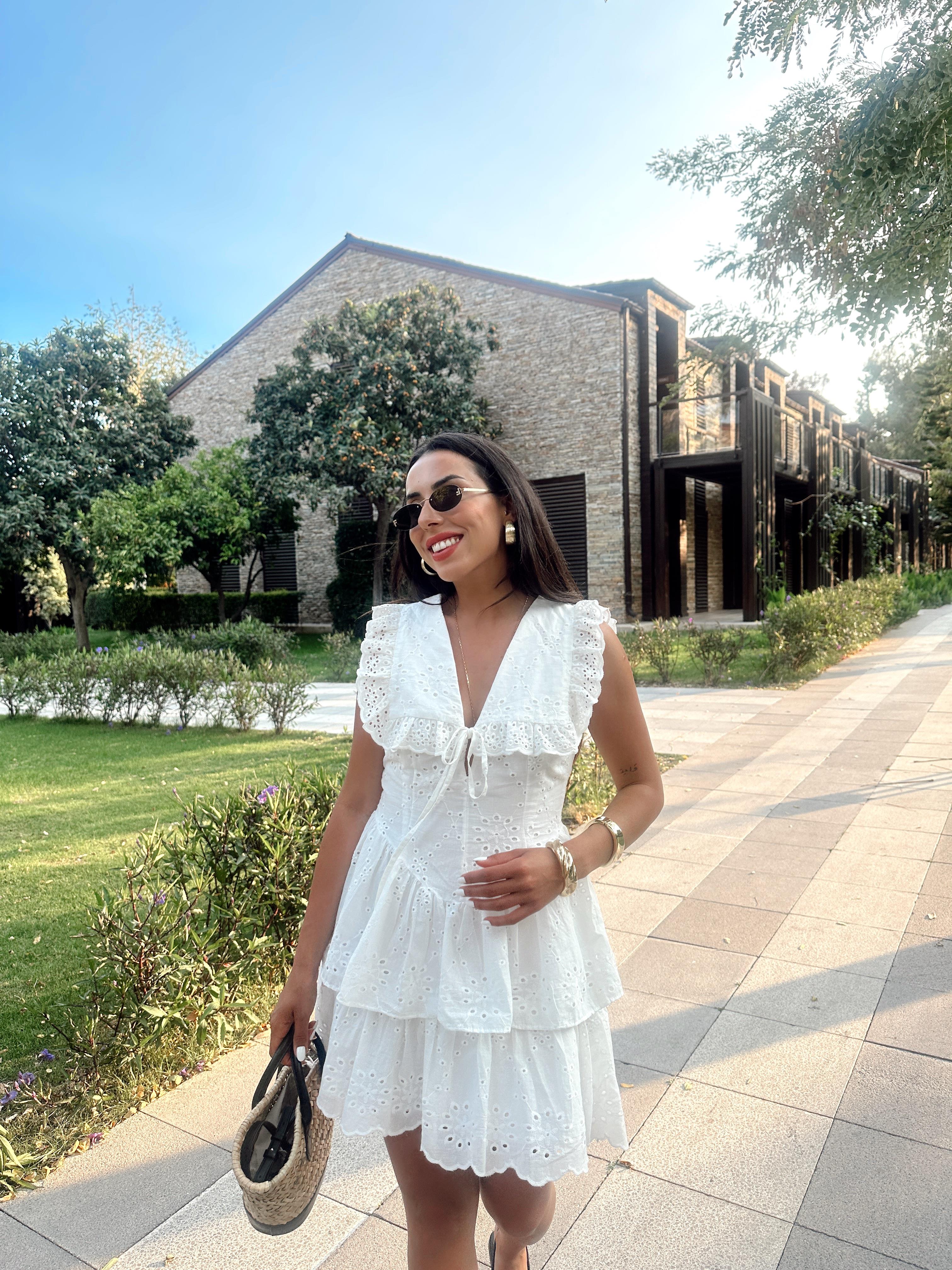 Beyaz Bebe Yaka Brode Elbise