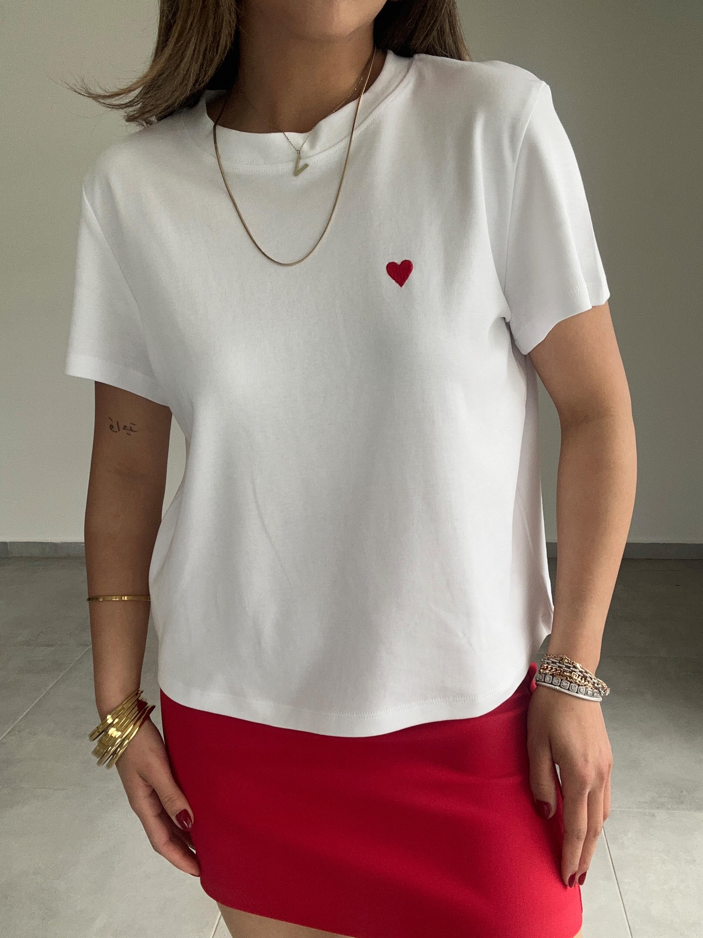 Beyaz Bisiklet Yaka Kalp Baskılı Tshirt