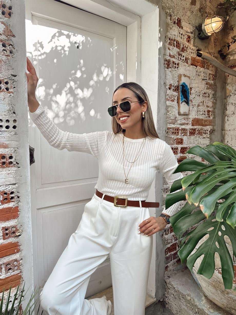 Beyaz Fitilli Ajurlu Triko Kazak