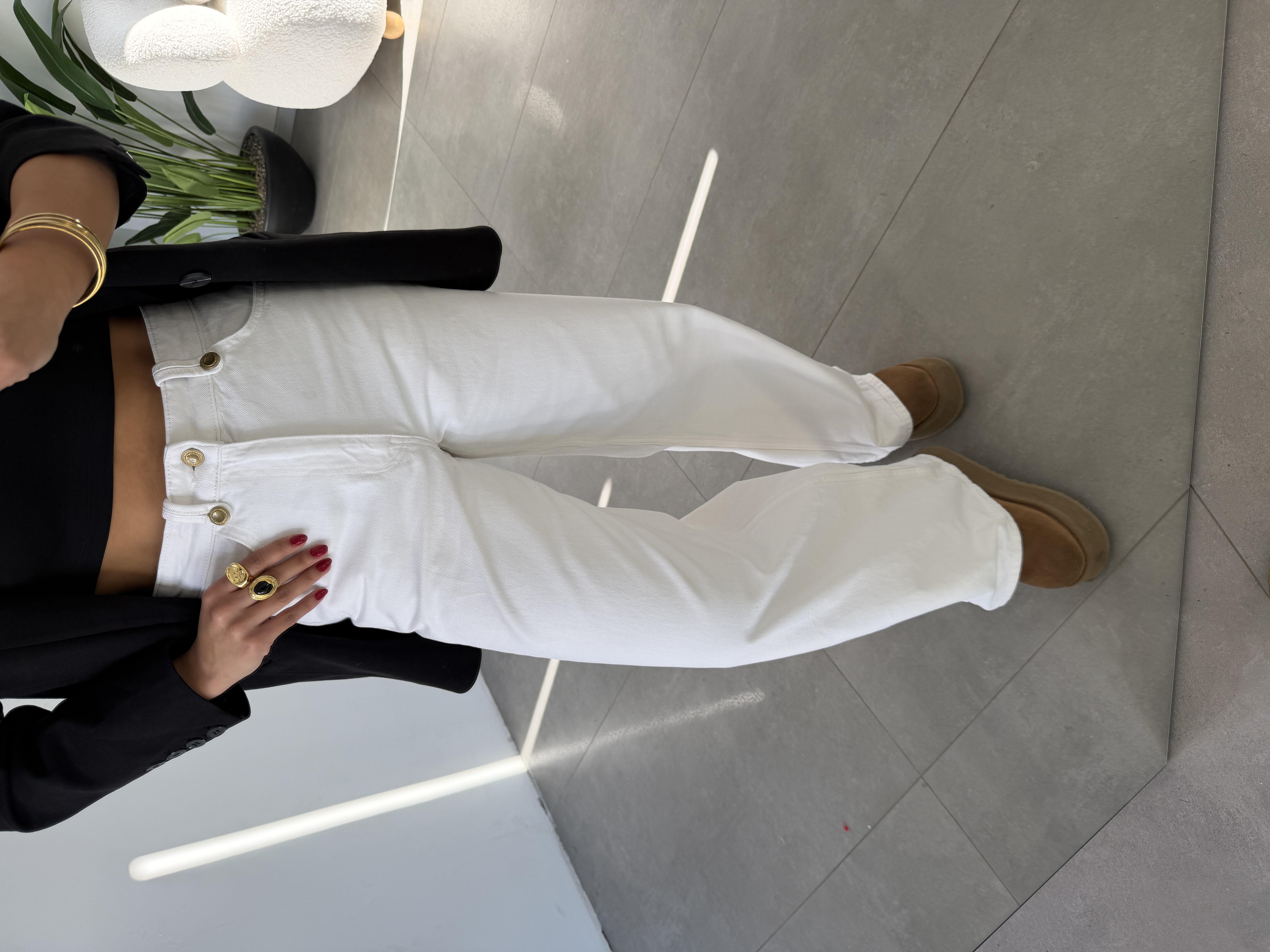 Beyaz Gold Düğme Detaylı Bol Paça Jean