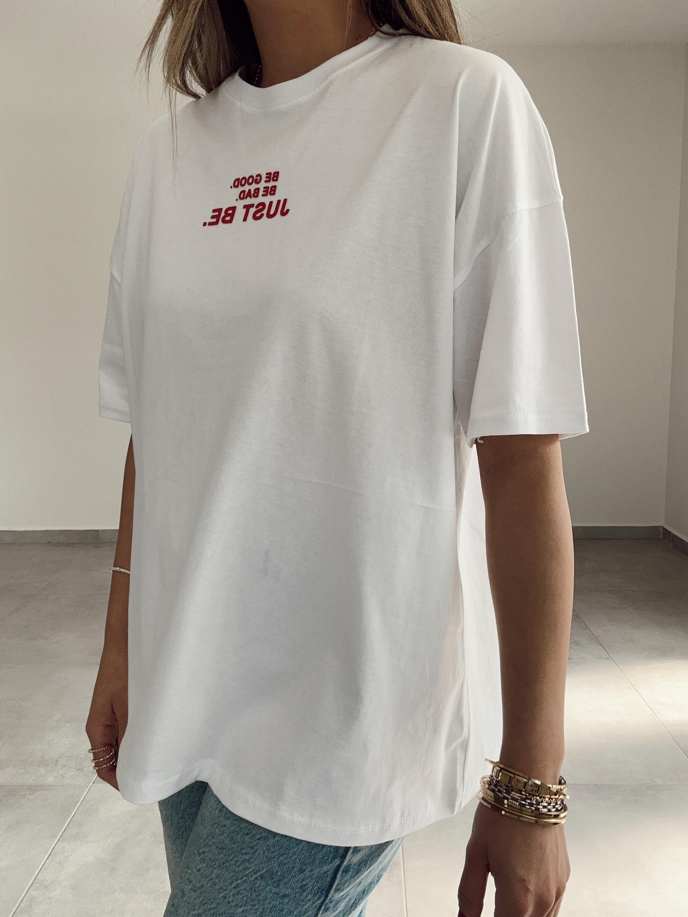 Beyaz Kırmızı Kabartma Baskı Tshirt