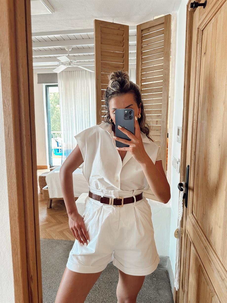 Beyaz Kolsuz Gömlek