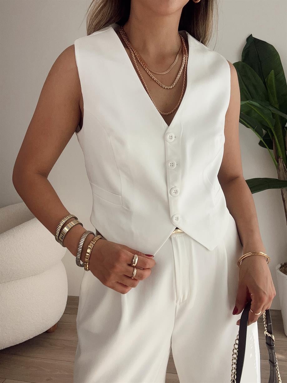 Beyaz Önü Düğmeli Kısa Yelek