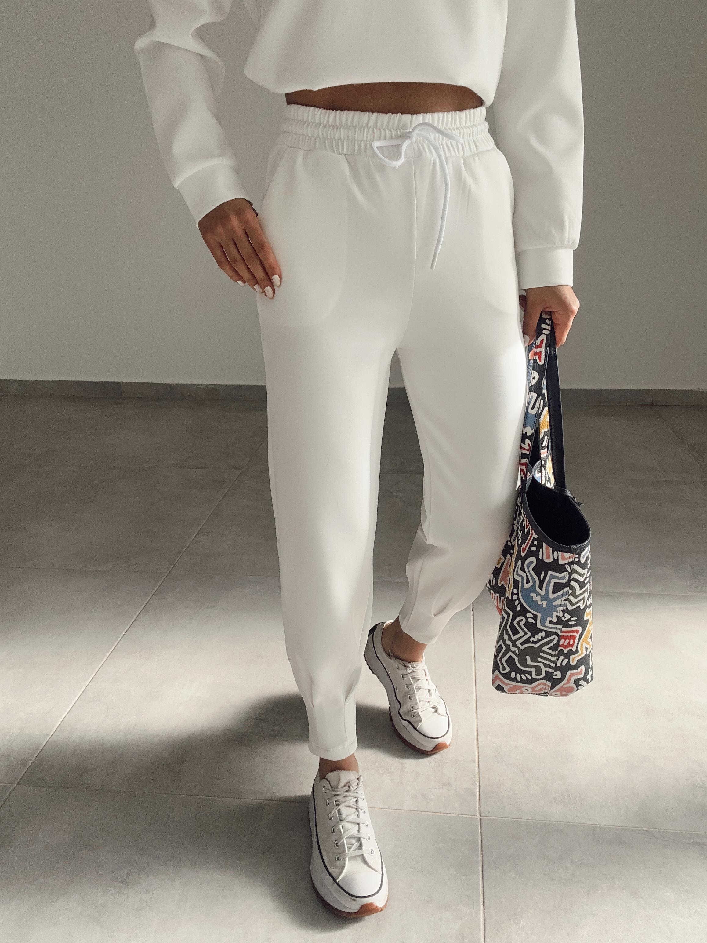 Beyaz Scuba Paça Pileli Eşofman