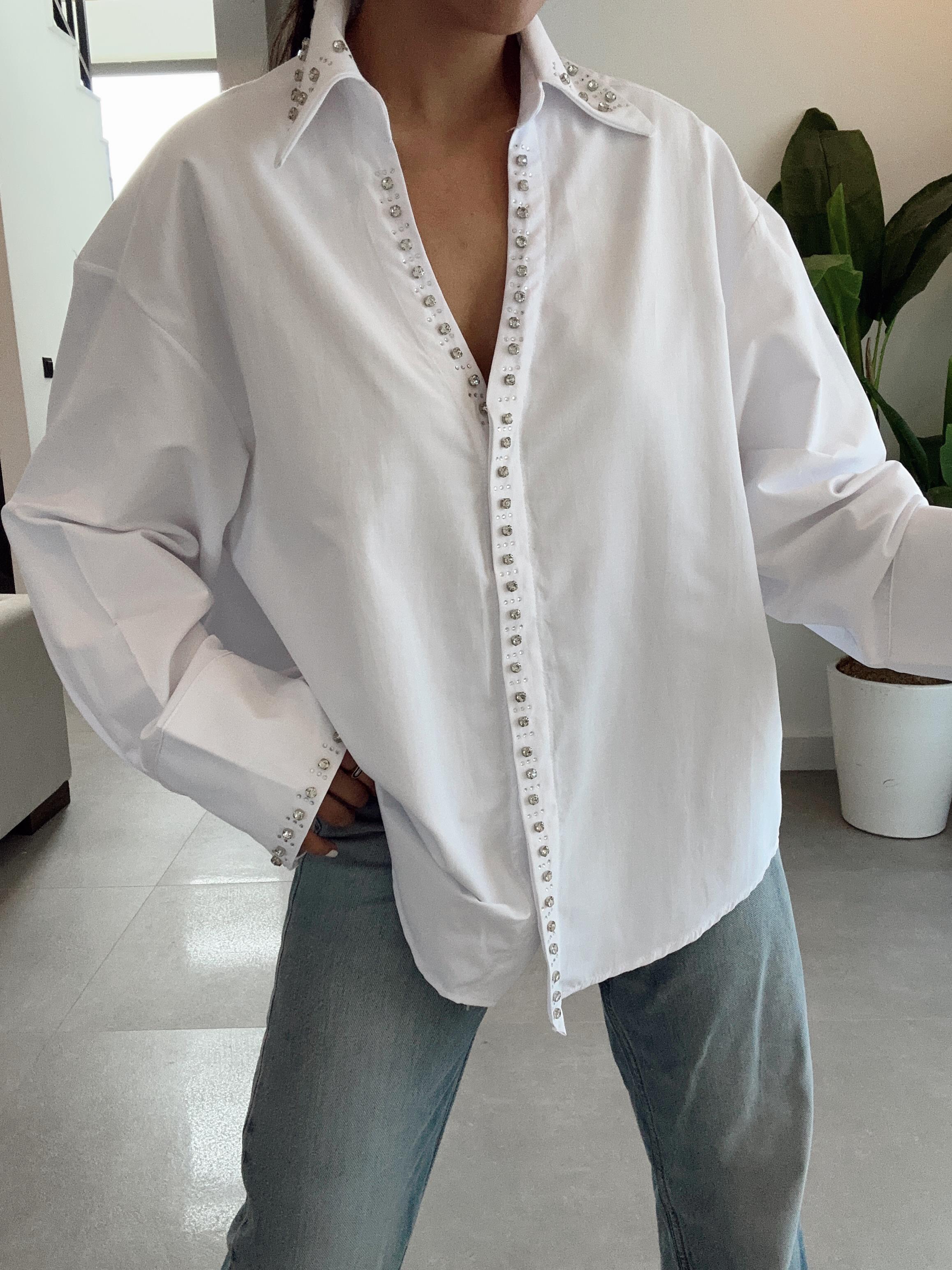 Beyaz Taş Detaylı Poplin Gömlek