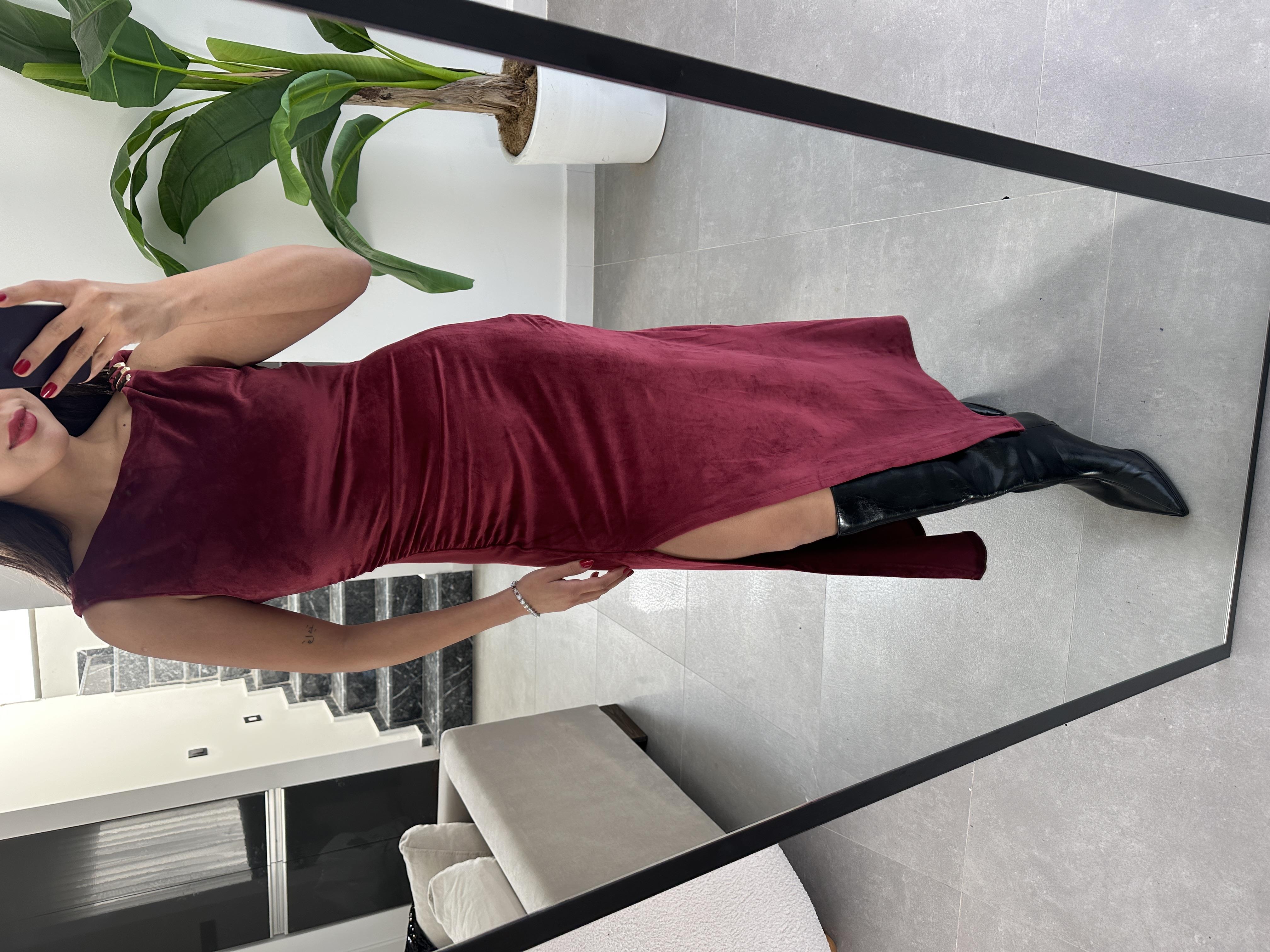 Bordo Toka Detaylı Yırtmaçlı Kadife Elbise