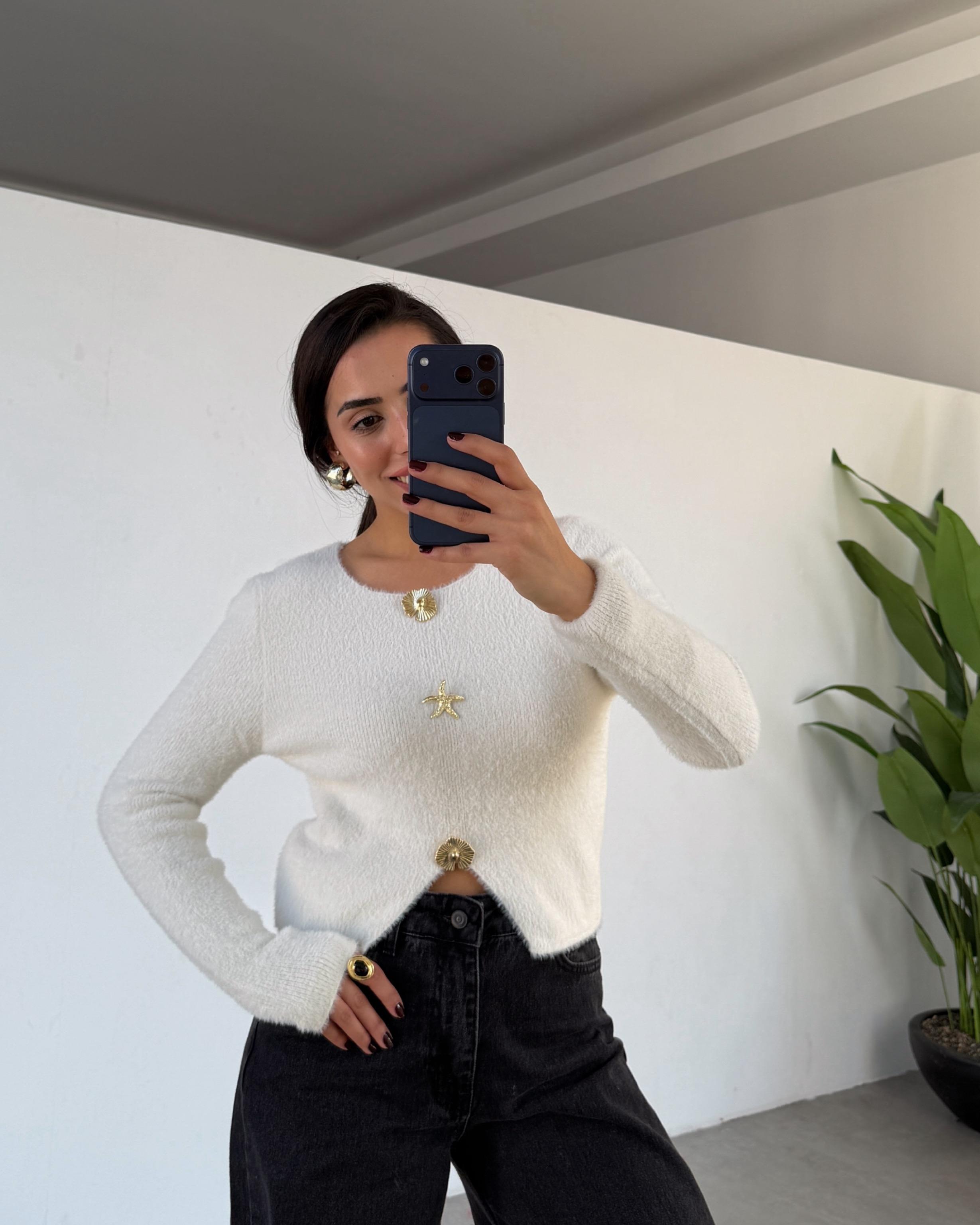 Ekru Aksesuar Detaylı Sakallı Bluz