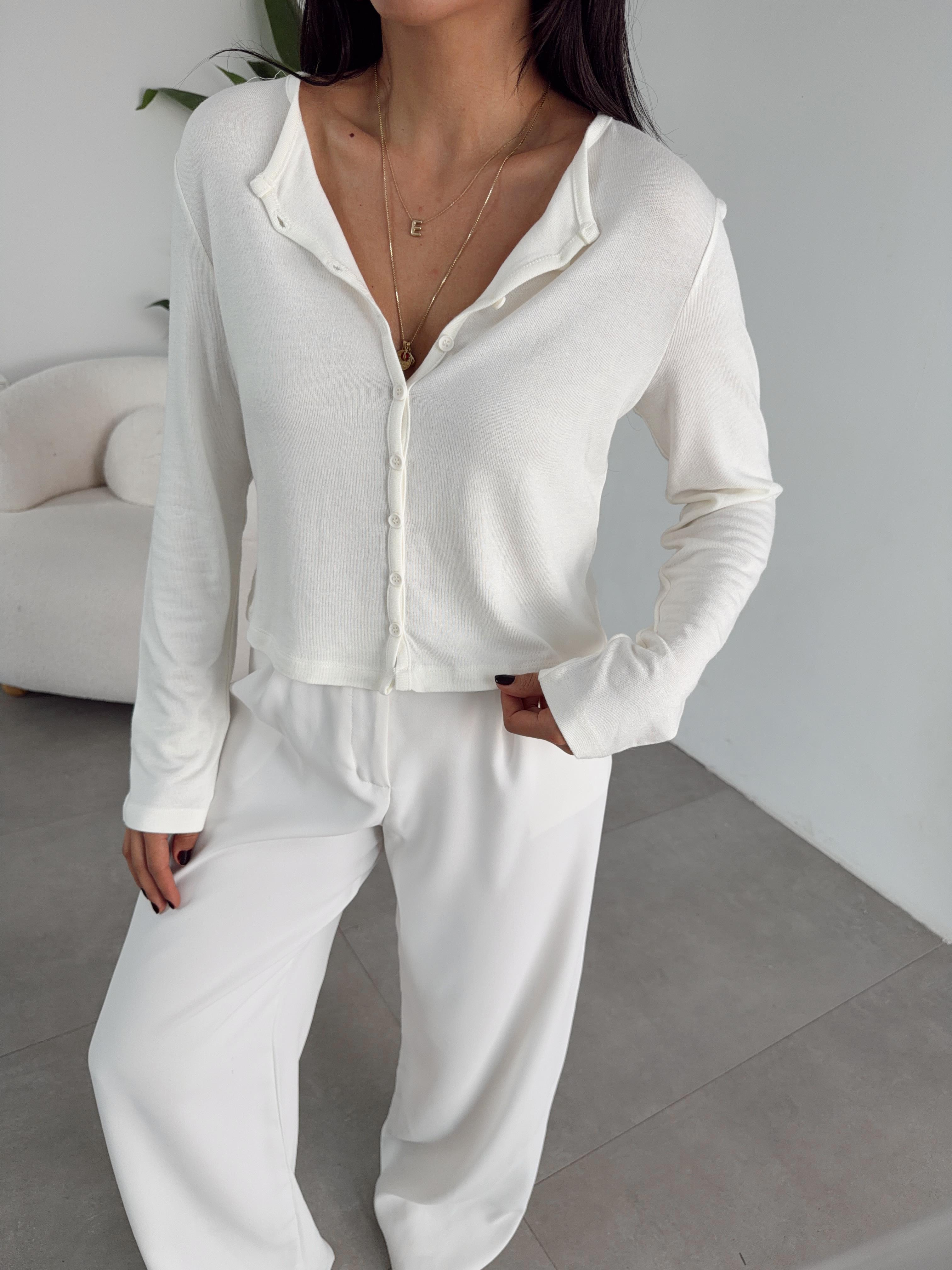 Ekru Düğme Detaylı Hırka