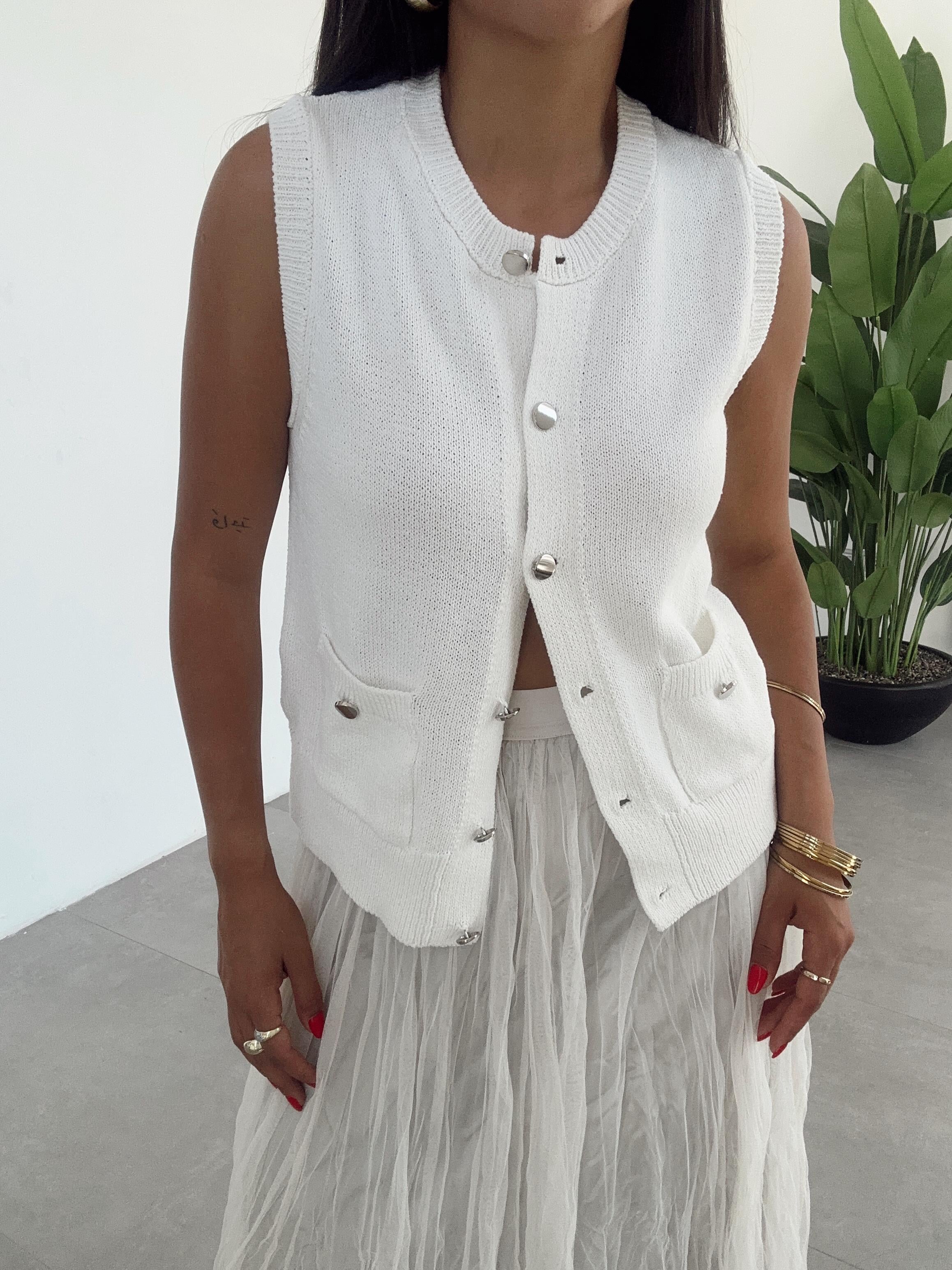 Ekru Düğmeli Cepli Hırka