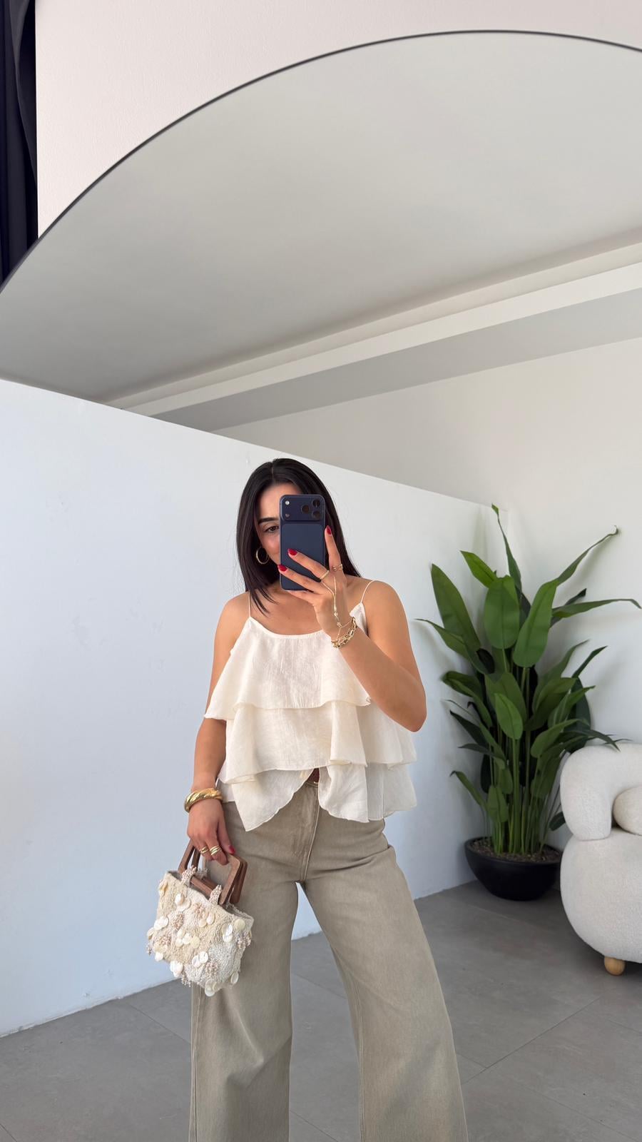 Ekru Fırfırlı Bluz