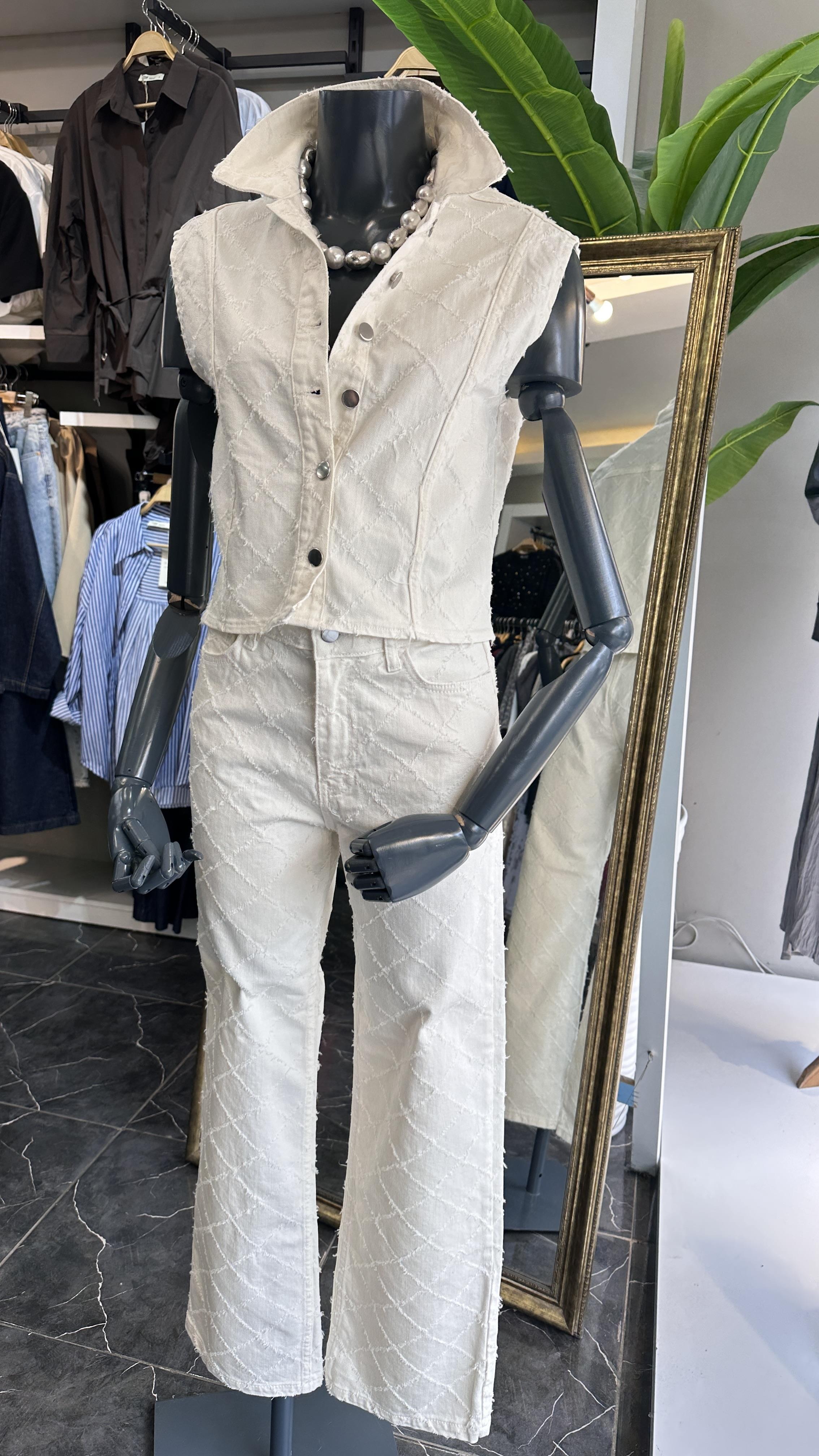 Ekru Kendinden Desenli Yelek Pantolon Takım