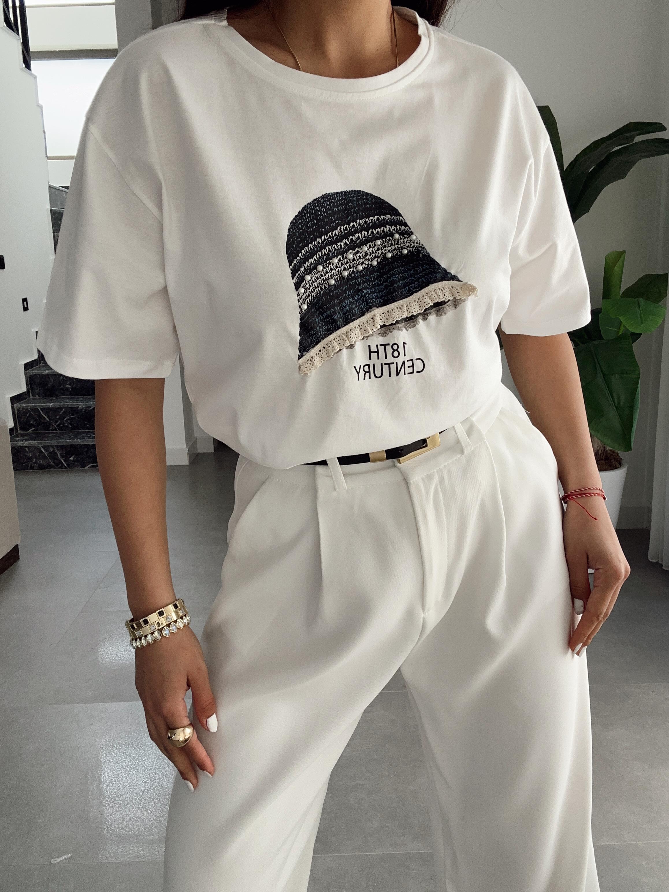 Ekru Şapka Baskılı Tişört