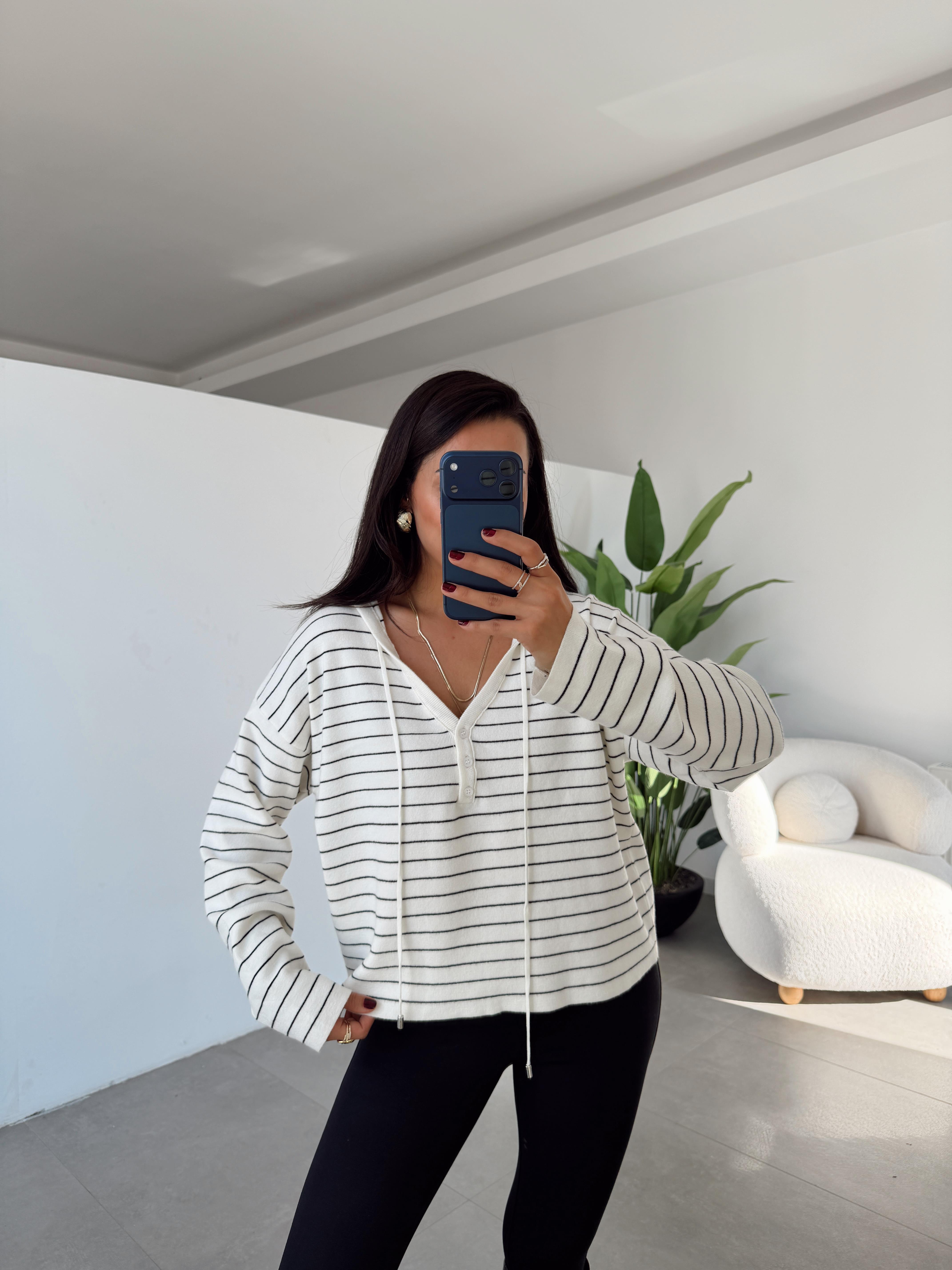 Ekru-Siyah Çizgili Kapüşonlu Triko