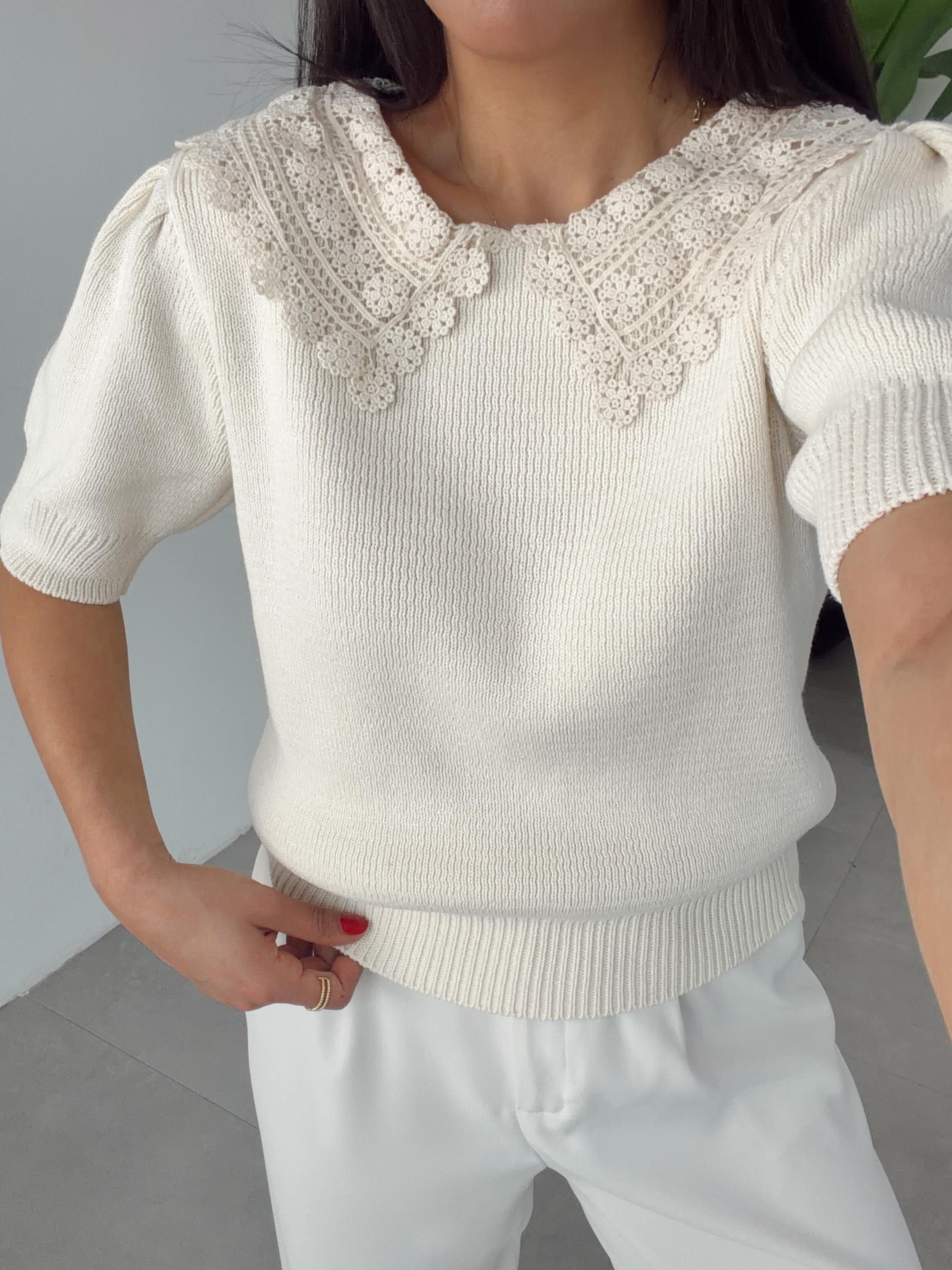 Ekru Yaka Detaylı Triko Bluz