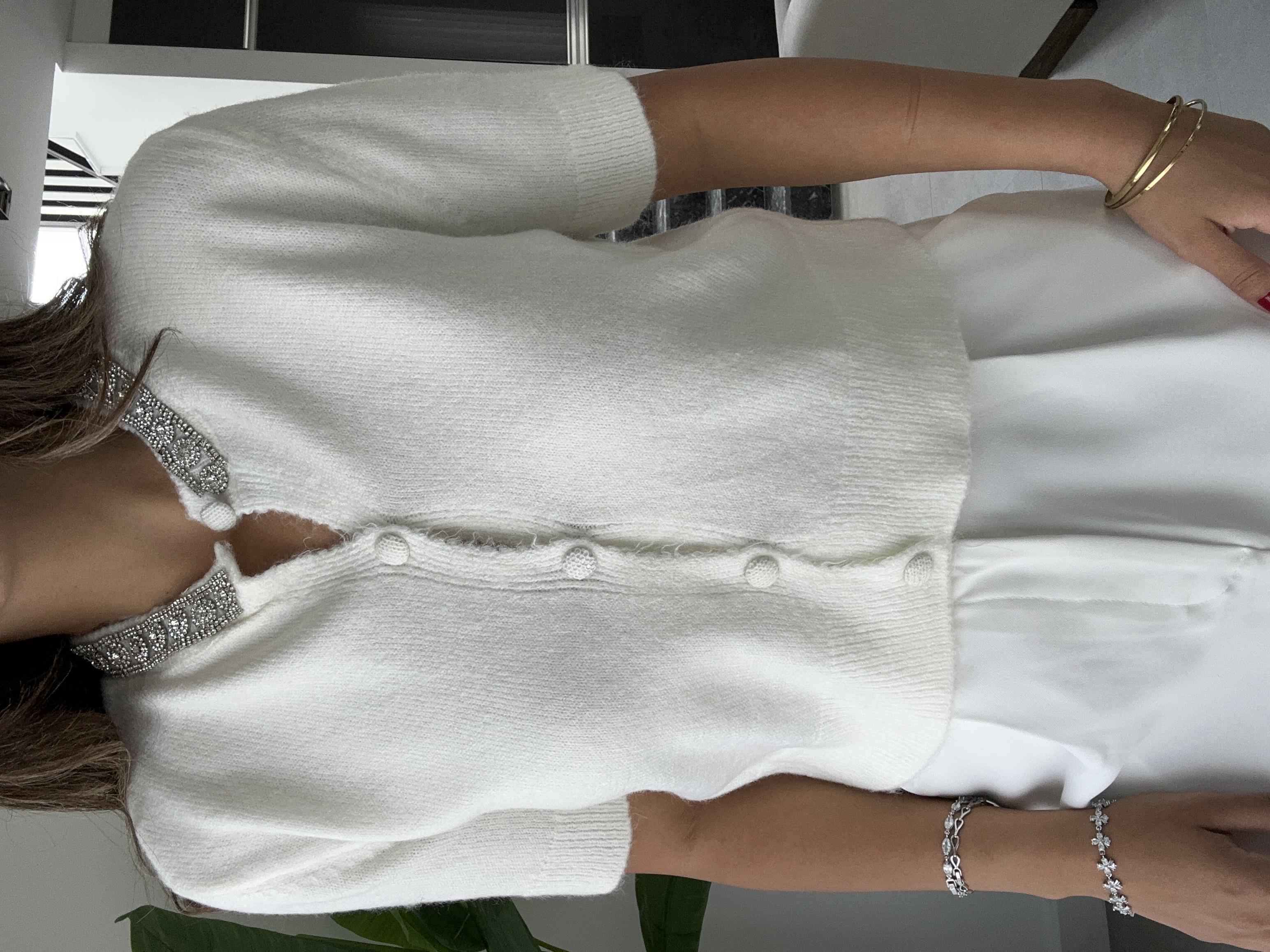 Ekru Yakası Taş Detaylı Triko Hırka