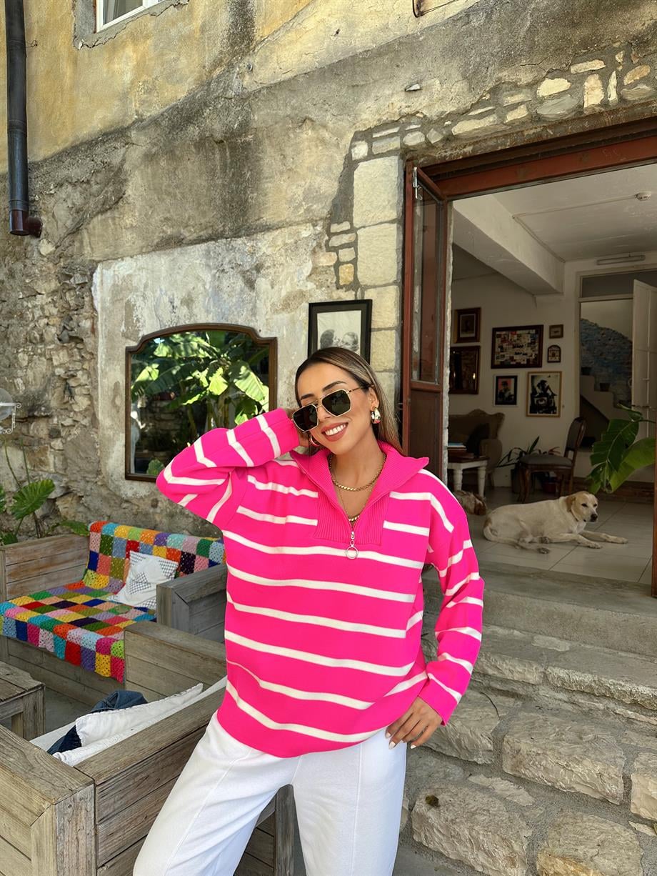 Fuşya-Ekru Dik Yaka Fermuarlı Çizgili Triko Kazak