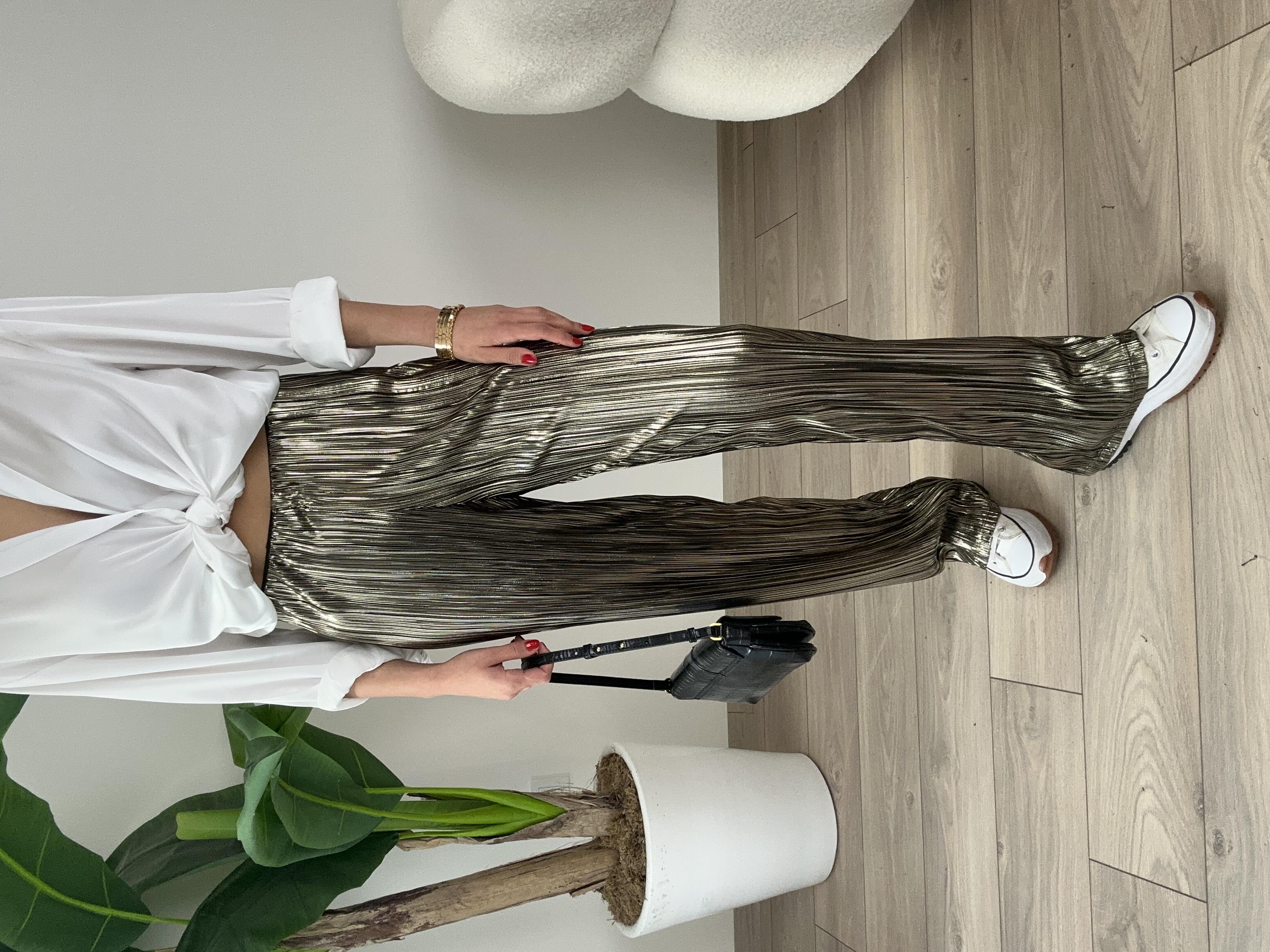 Gold Detaylı Parlak Pantolon