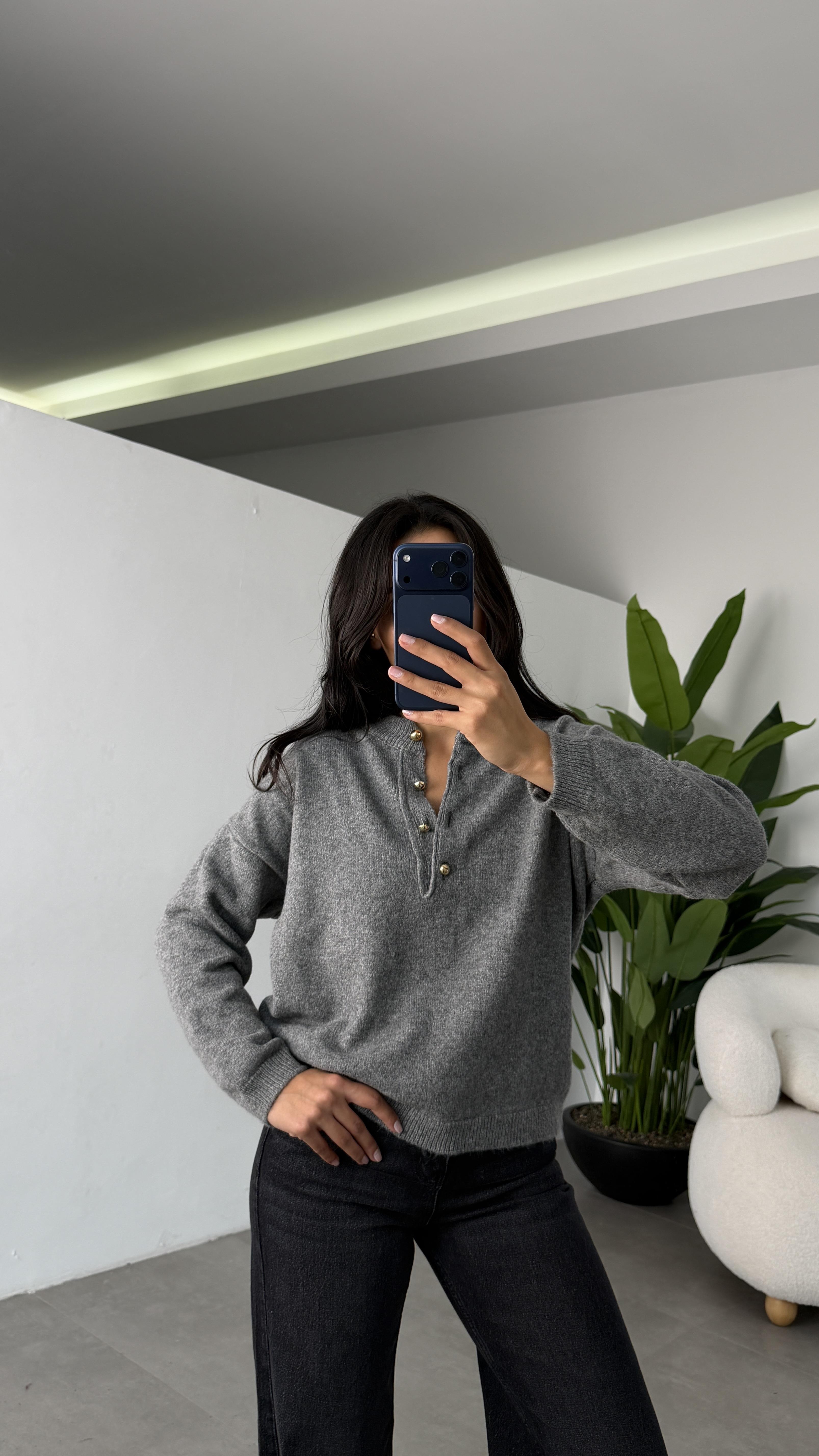 Gri 4 Düğmeli Triko Kazak