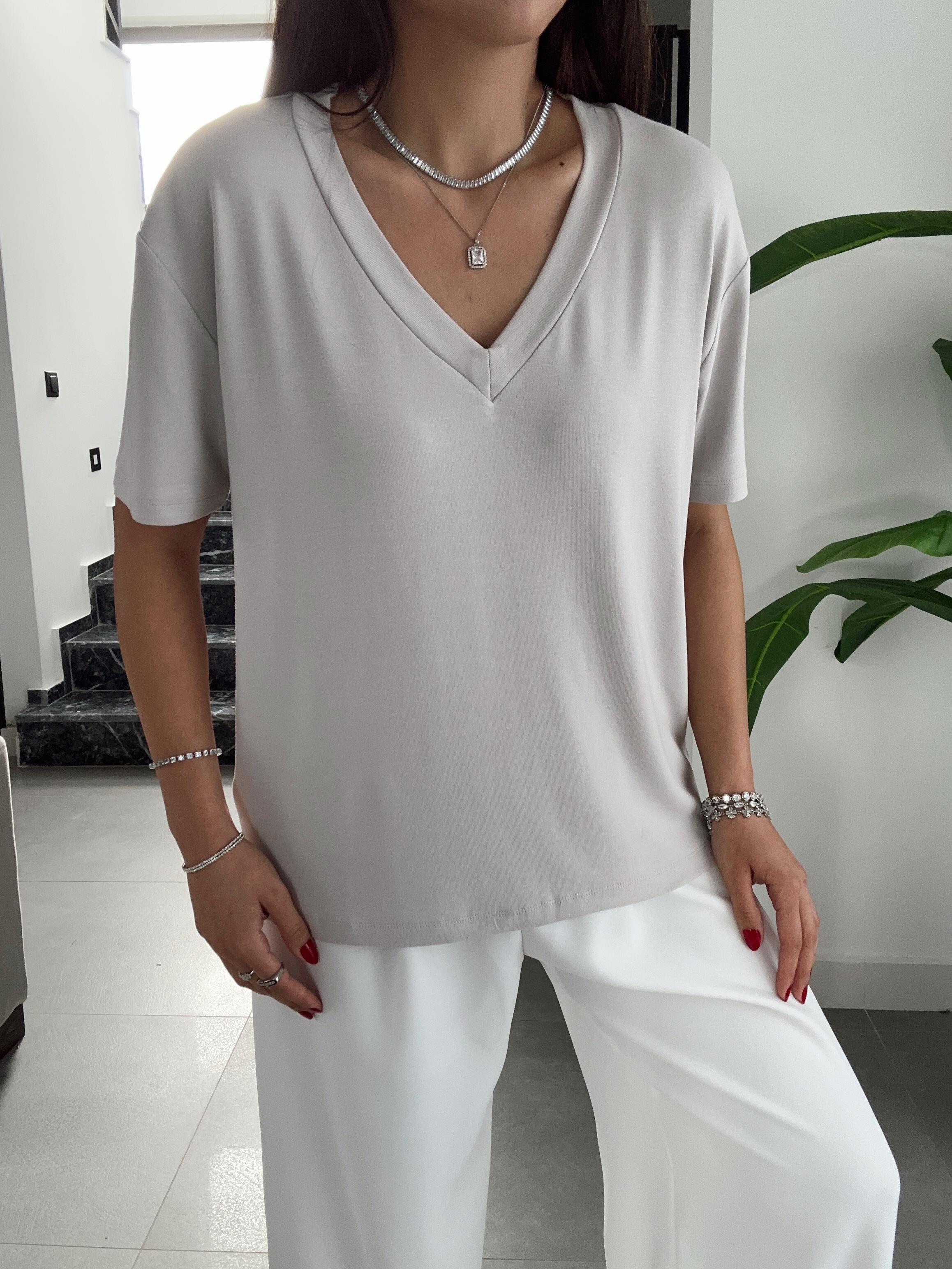 Gri V Yaka Basic Tişört