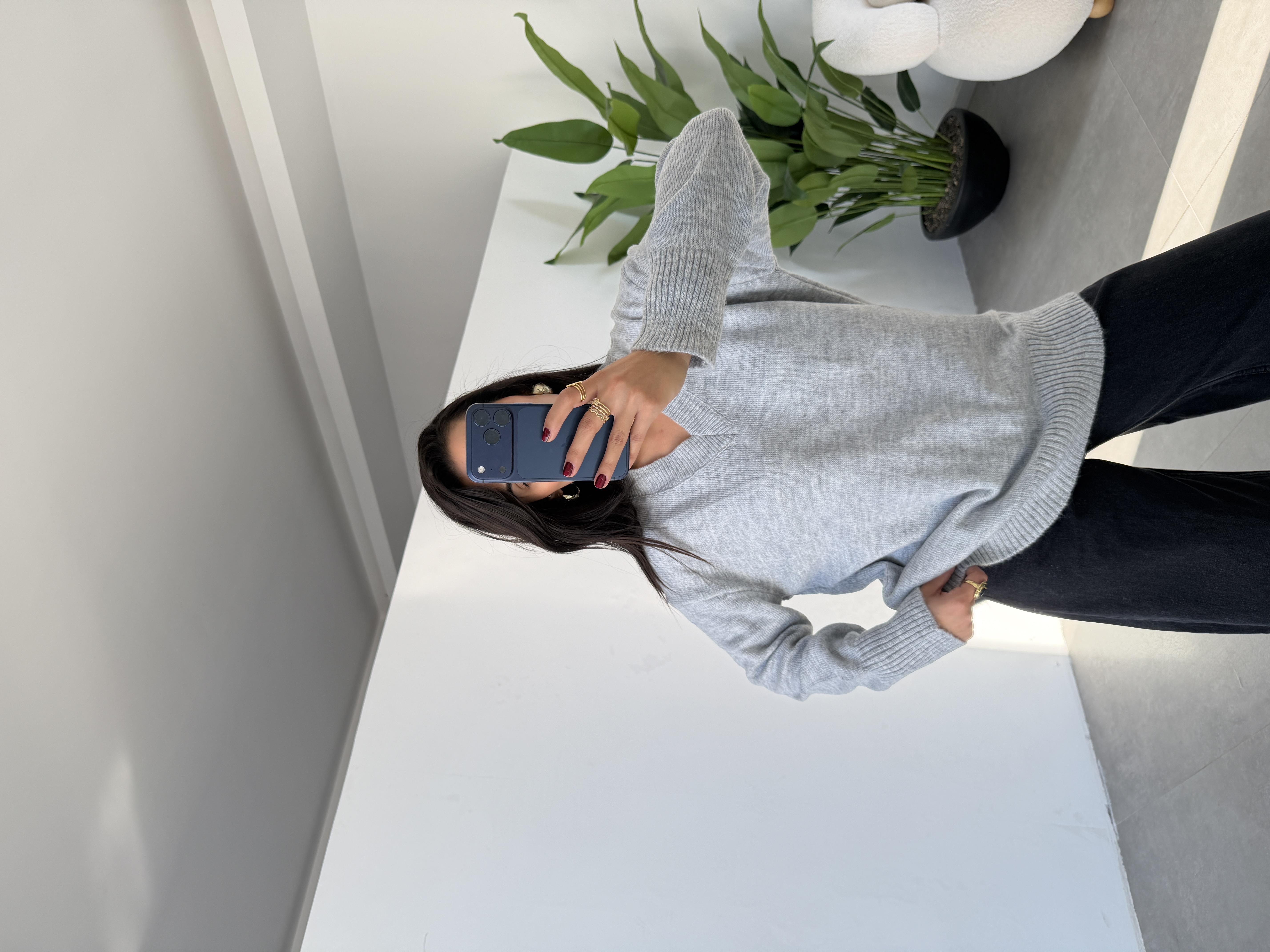 Gri V Yaka Oversize Triko Kazak