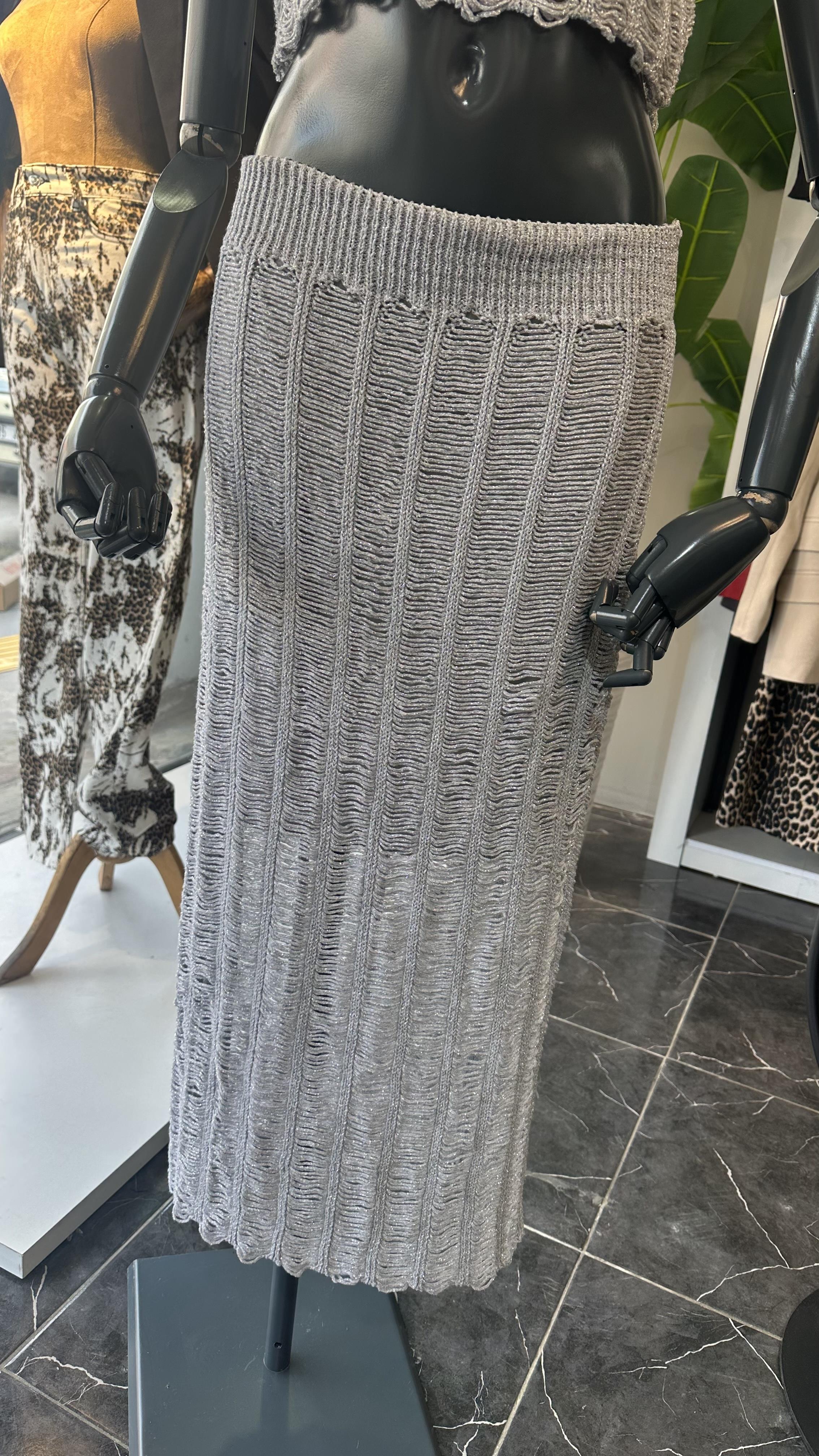 Gri Yırtmaçlı Uzun Triko Etek