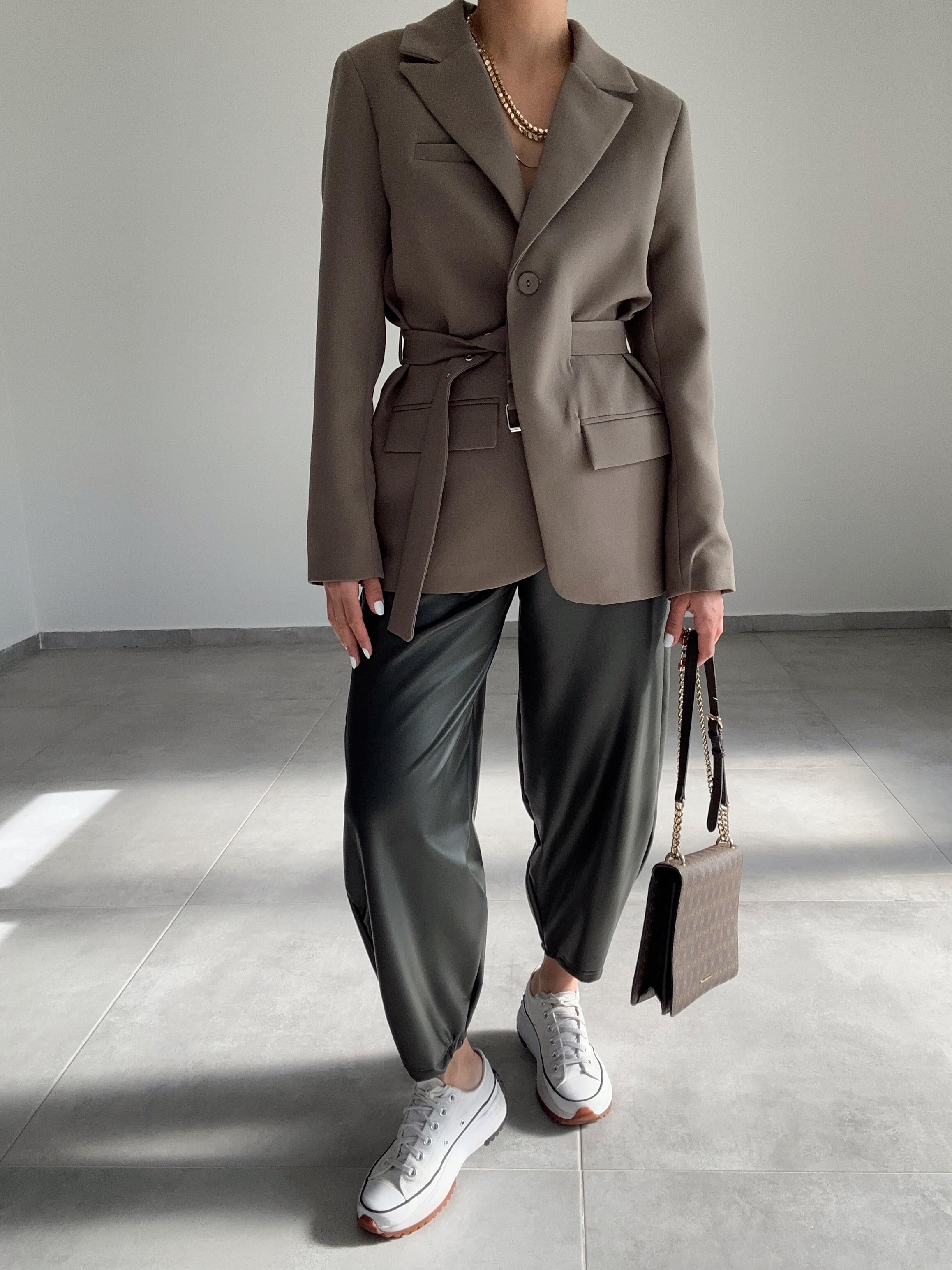 Haki Kemer Detaylı Blazer Ceket