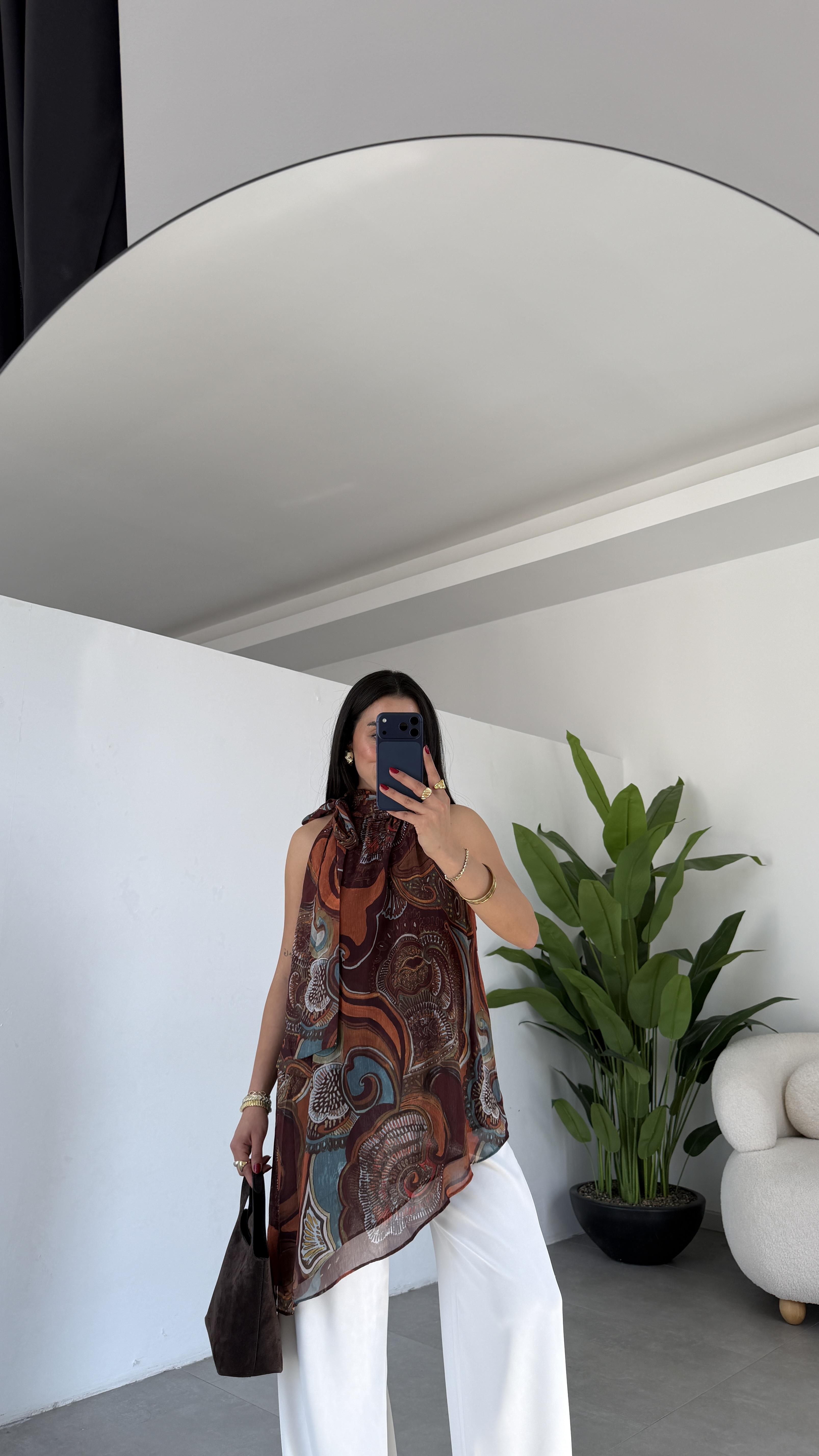 Kahve Desenli Asimetrik Bluz