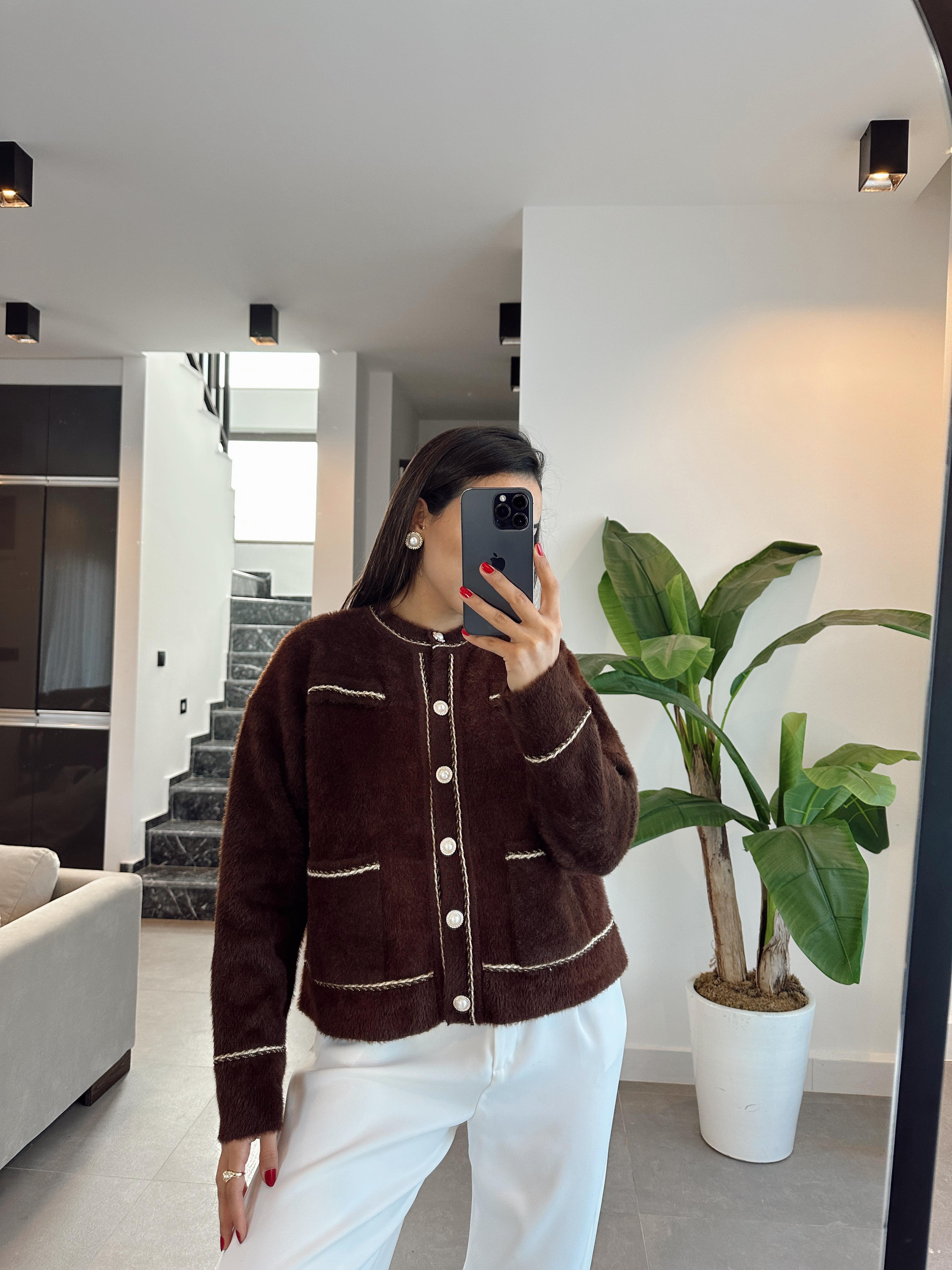 Kahve İnci Düğmeli Gold Biyeli Hırka