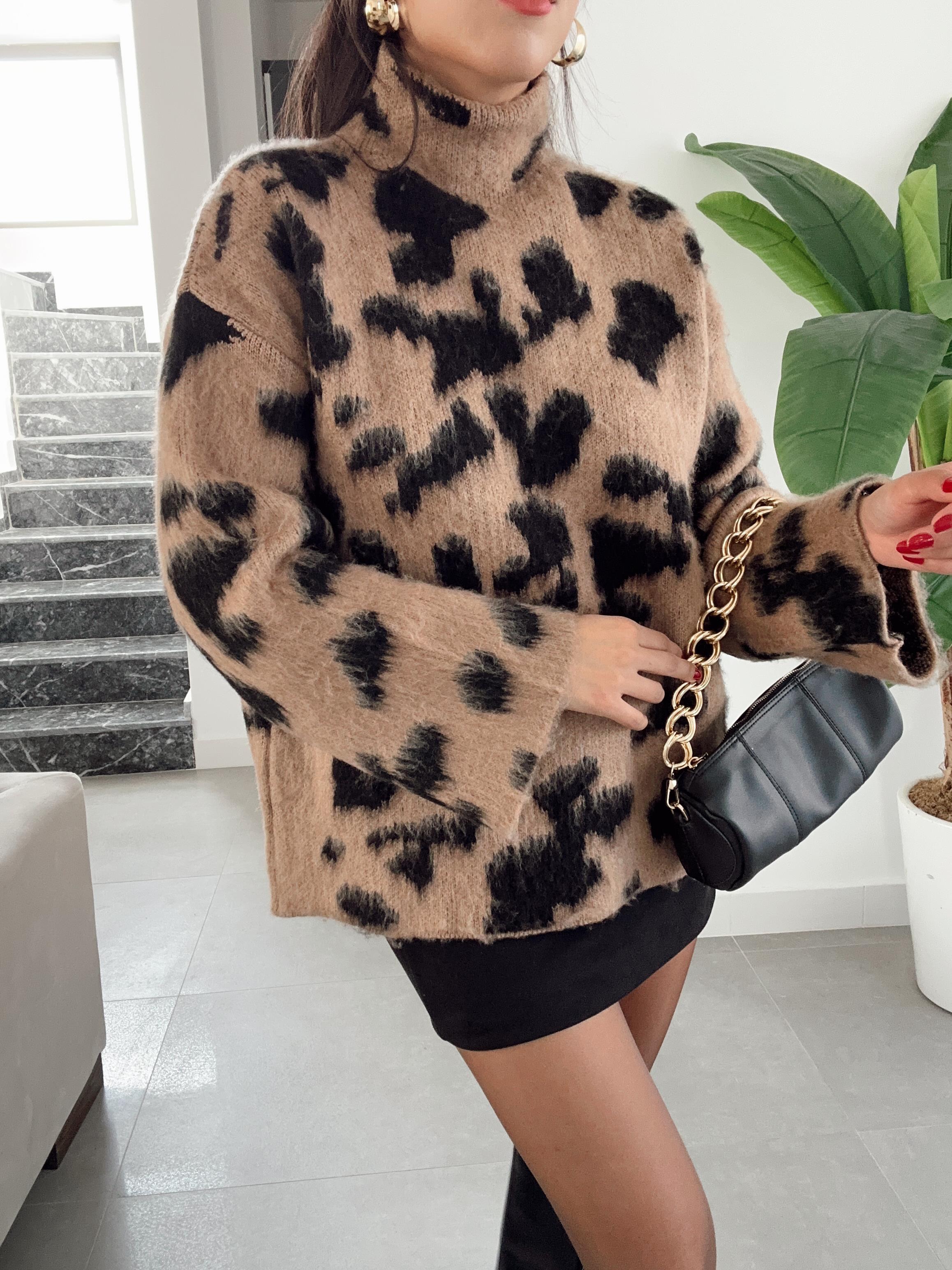 Kahve Leopar Desenli Dik Yaka Kazak