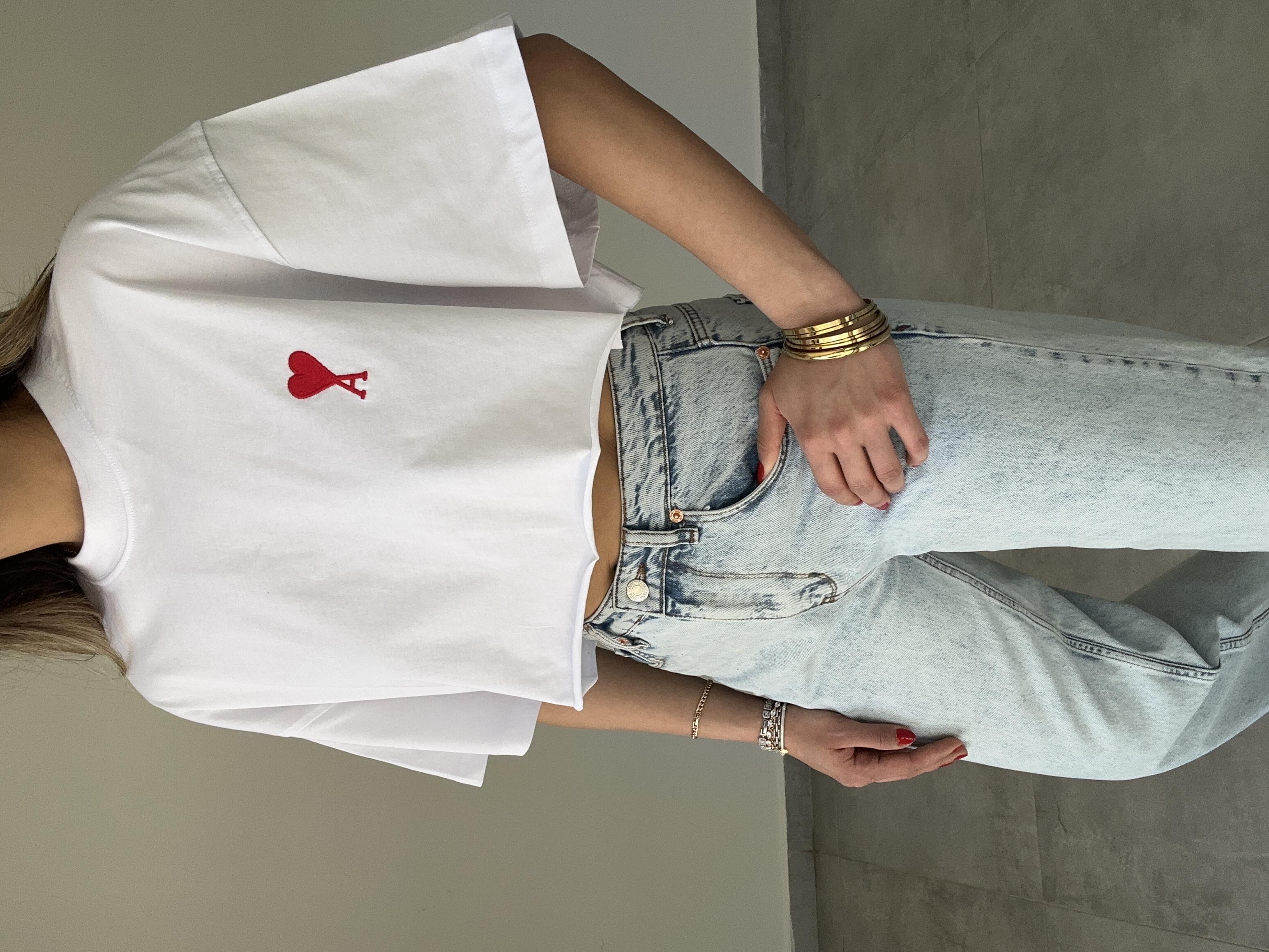 Kalpli Beyaz Crop Tişört