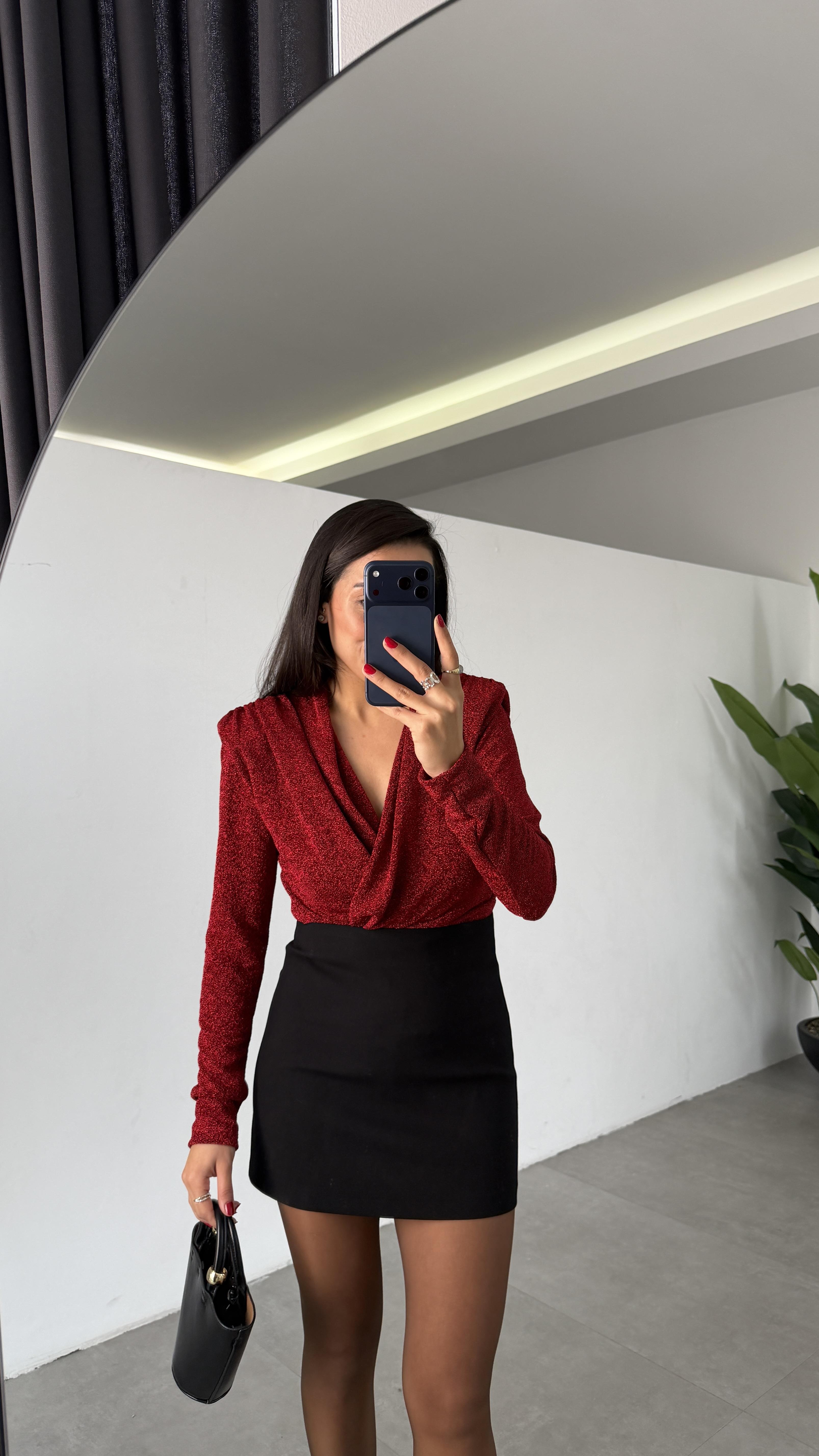 Kırmızı Simli Kruvaze Çıtçıtlı Body