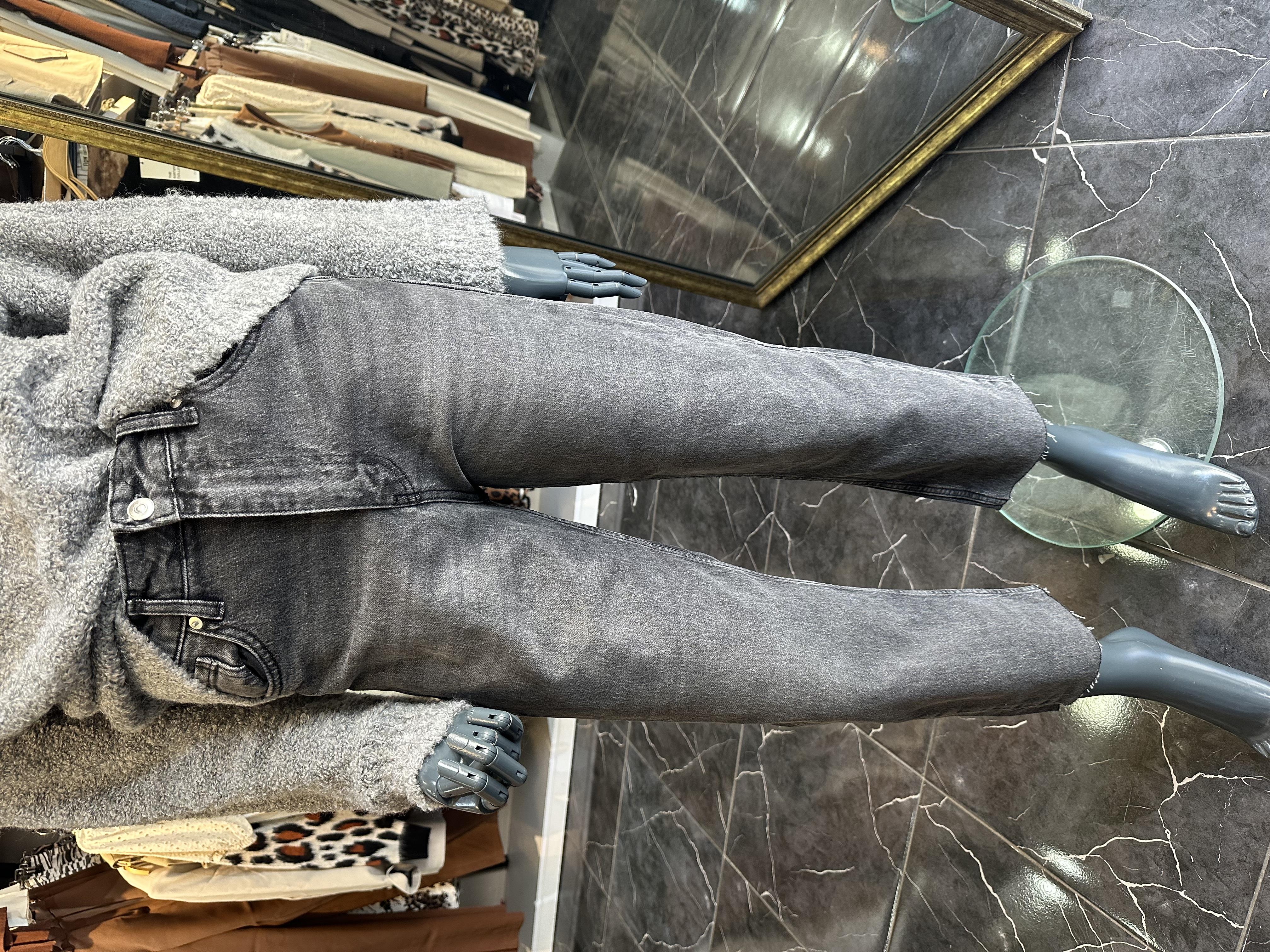 Koyu Gri Boyfit Kesik Paça Pantolon