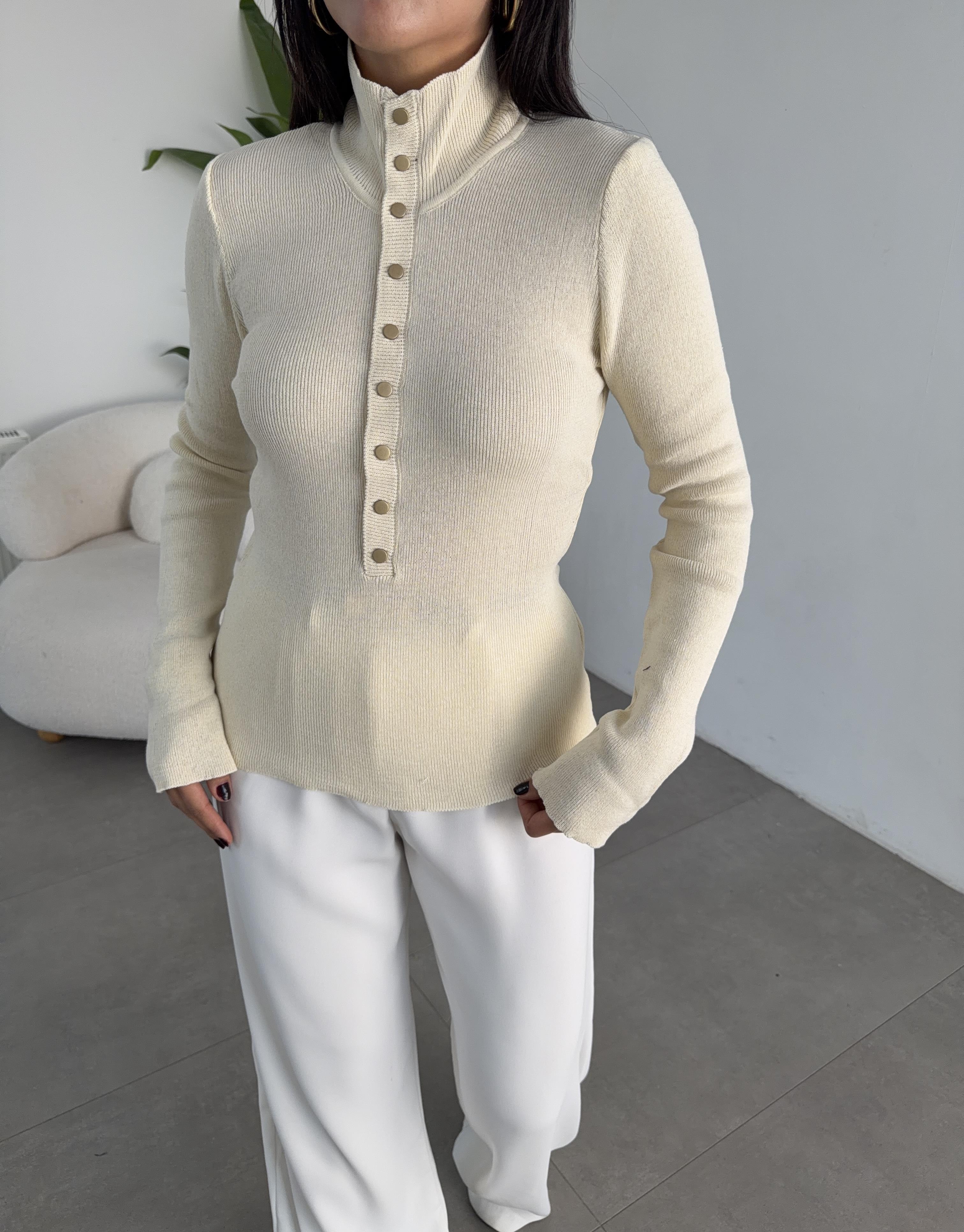 Krem Çıtçıt Detaylı Triko Kazak