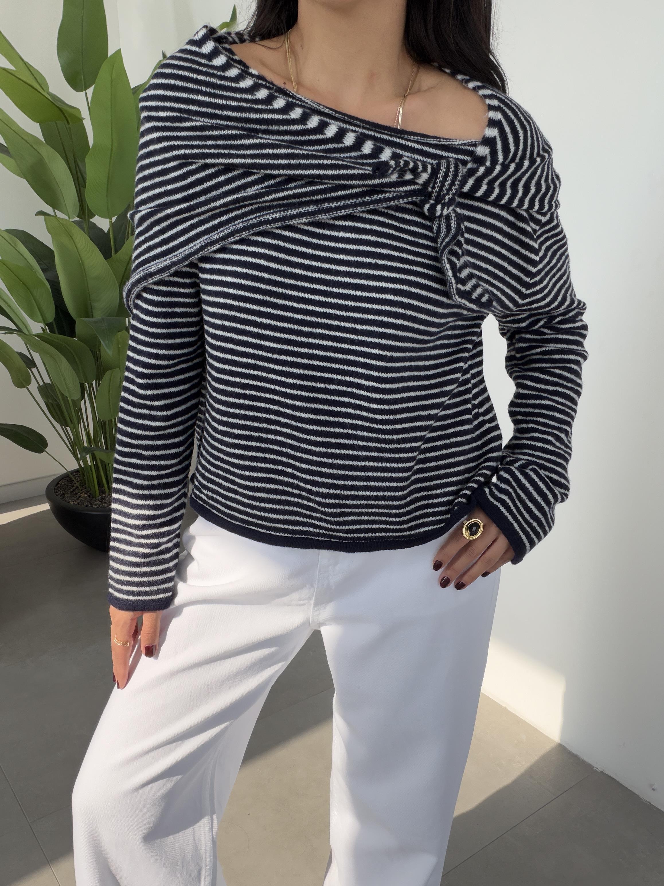 Lacivert Çizgili Fular Detaylı Triko Kazak