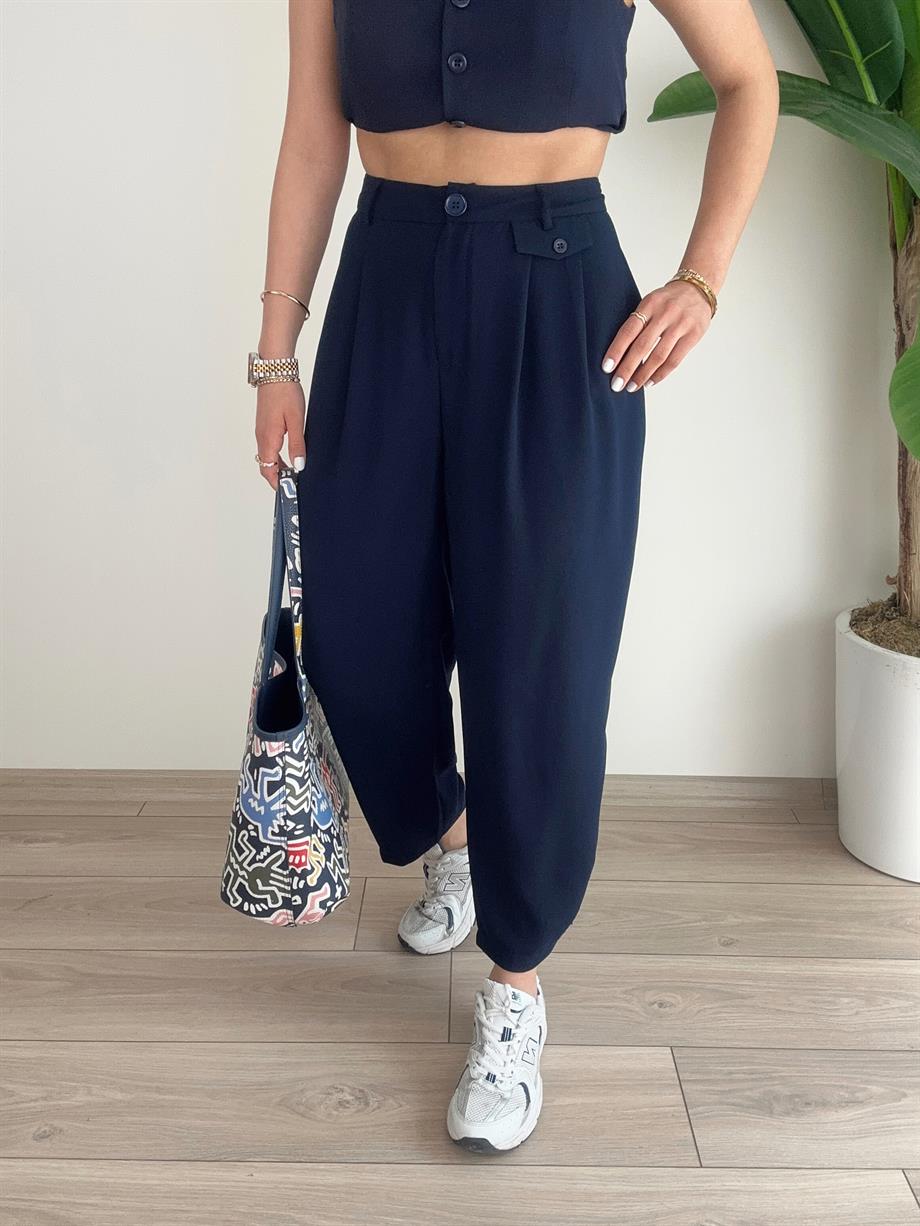 Lacivert Paçaları Düğme Detaylı Pantolon