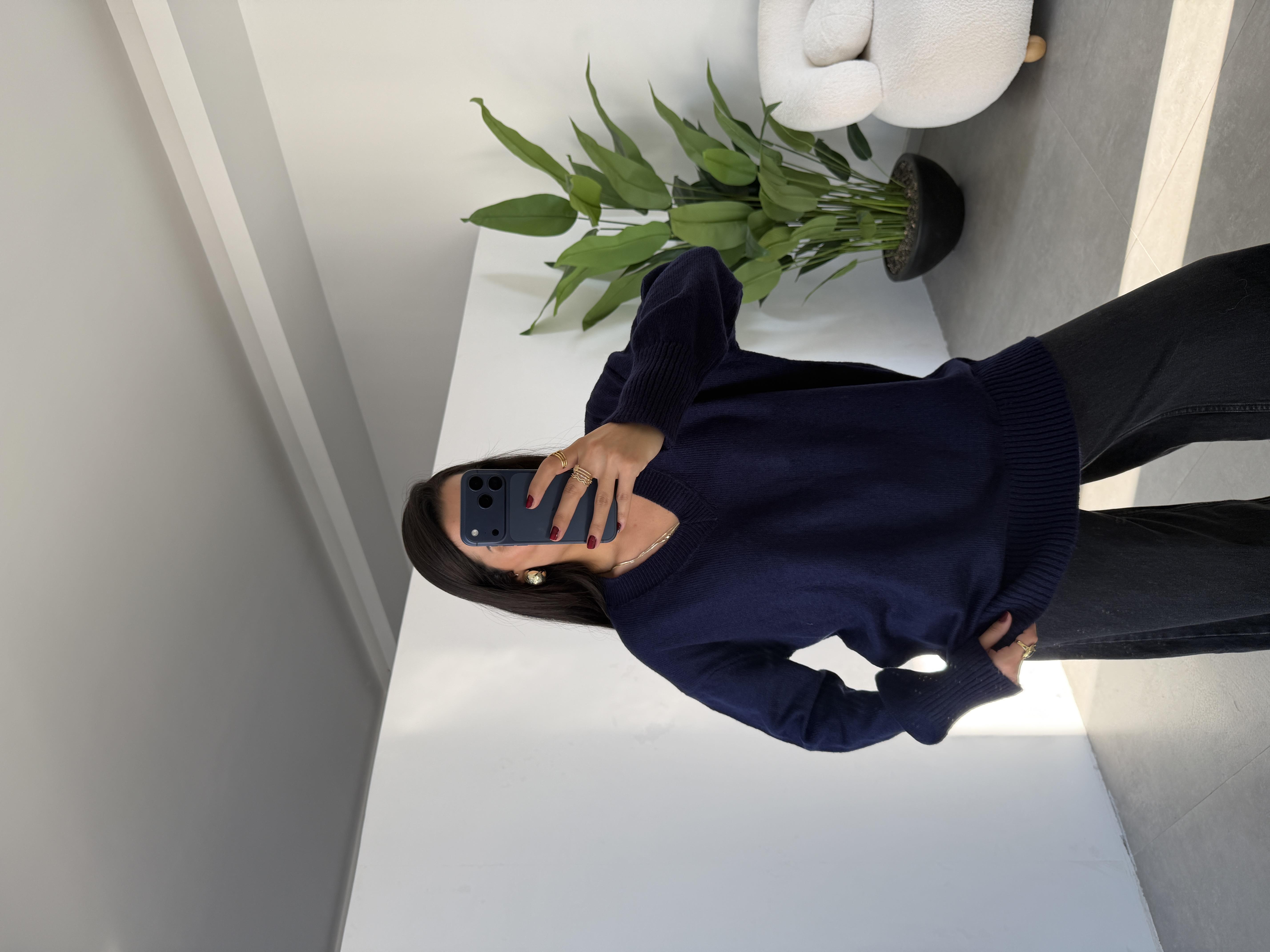 Lacivert V Yaka Oversize Triko Kazak