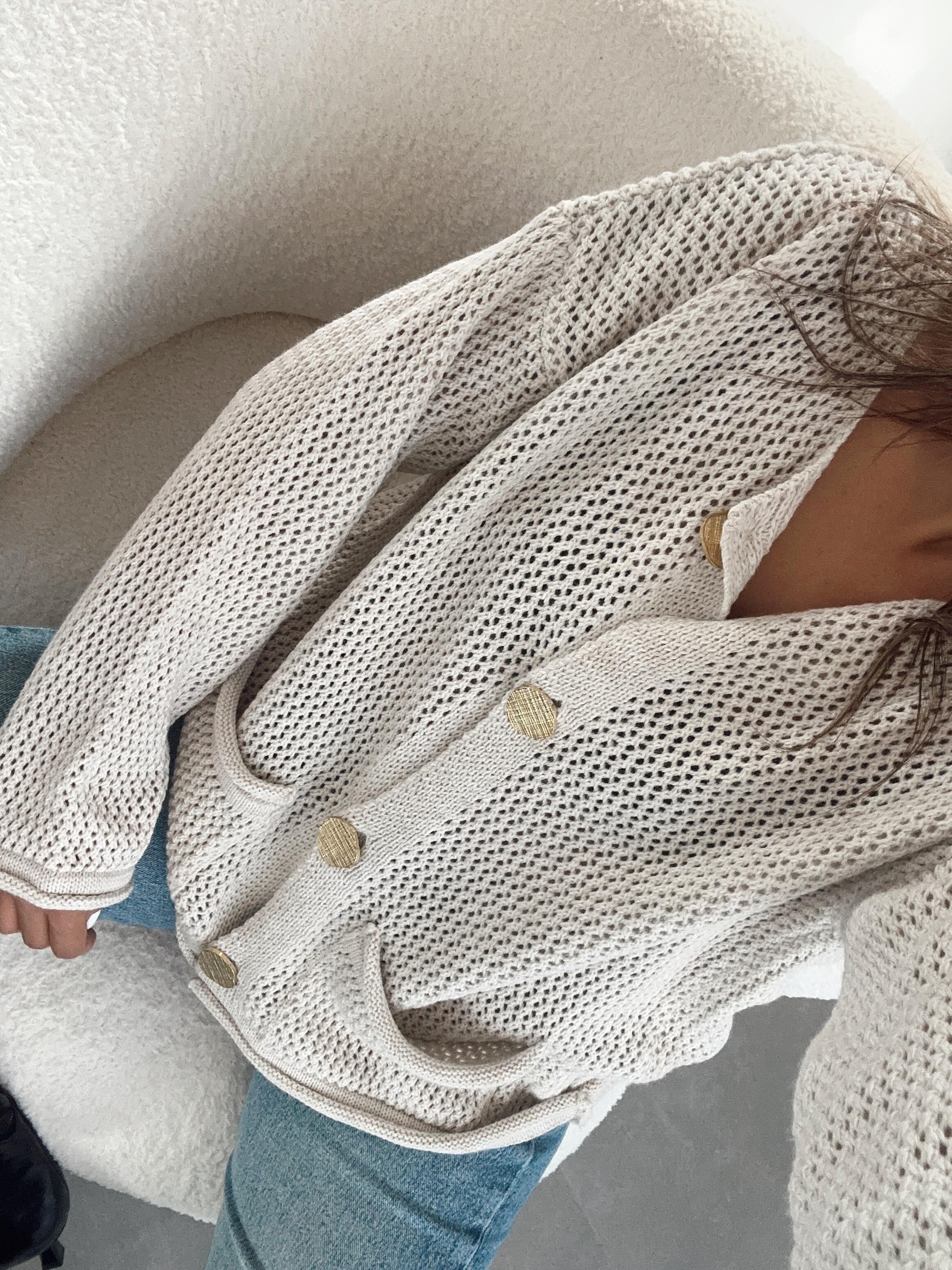 M-D Bej Gold Düğmeli Hırka