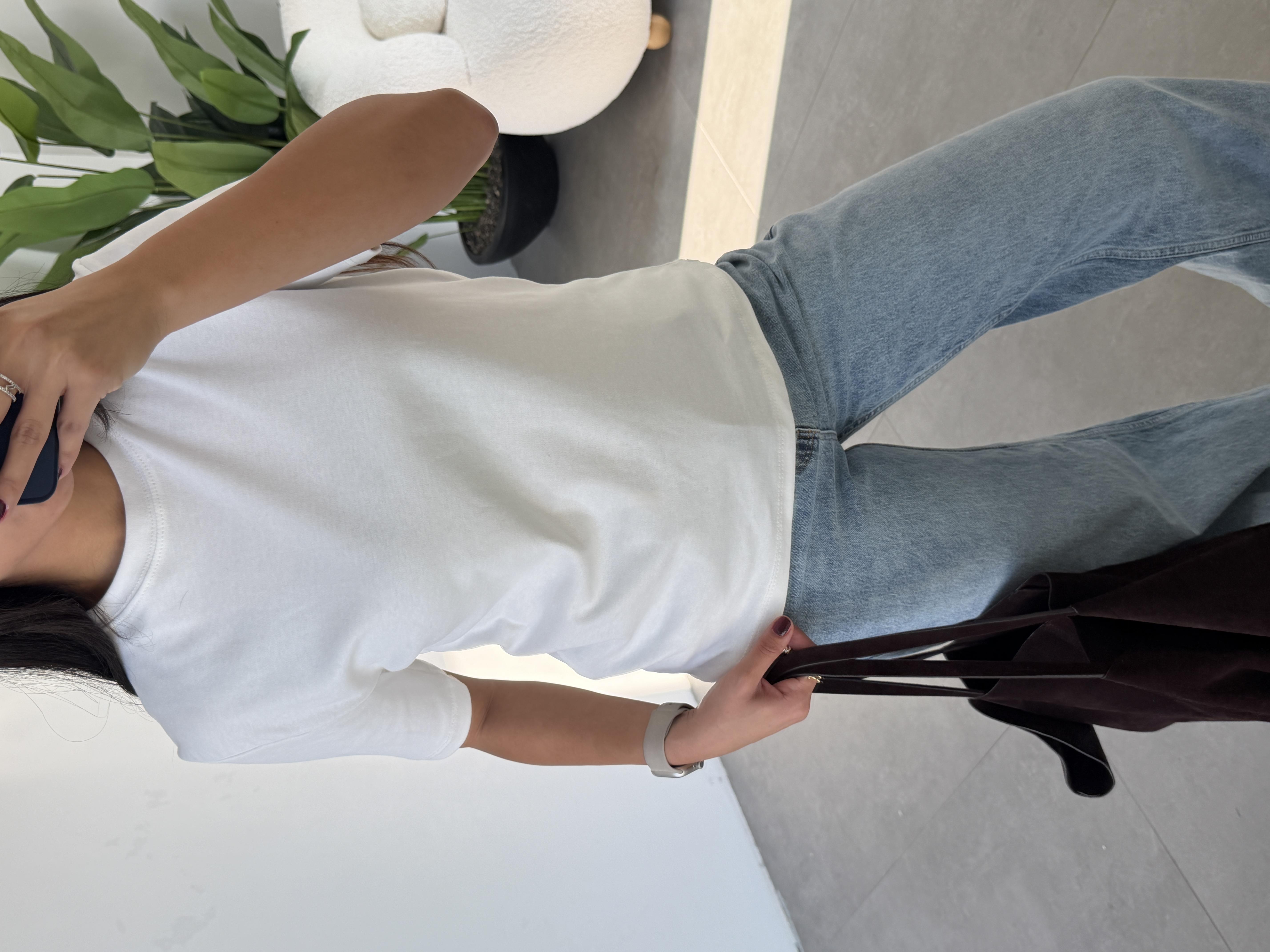 M-D Beyaz Bisiklet Yaka Tshirt