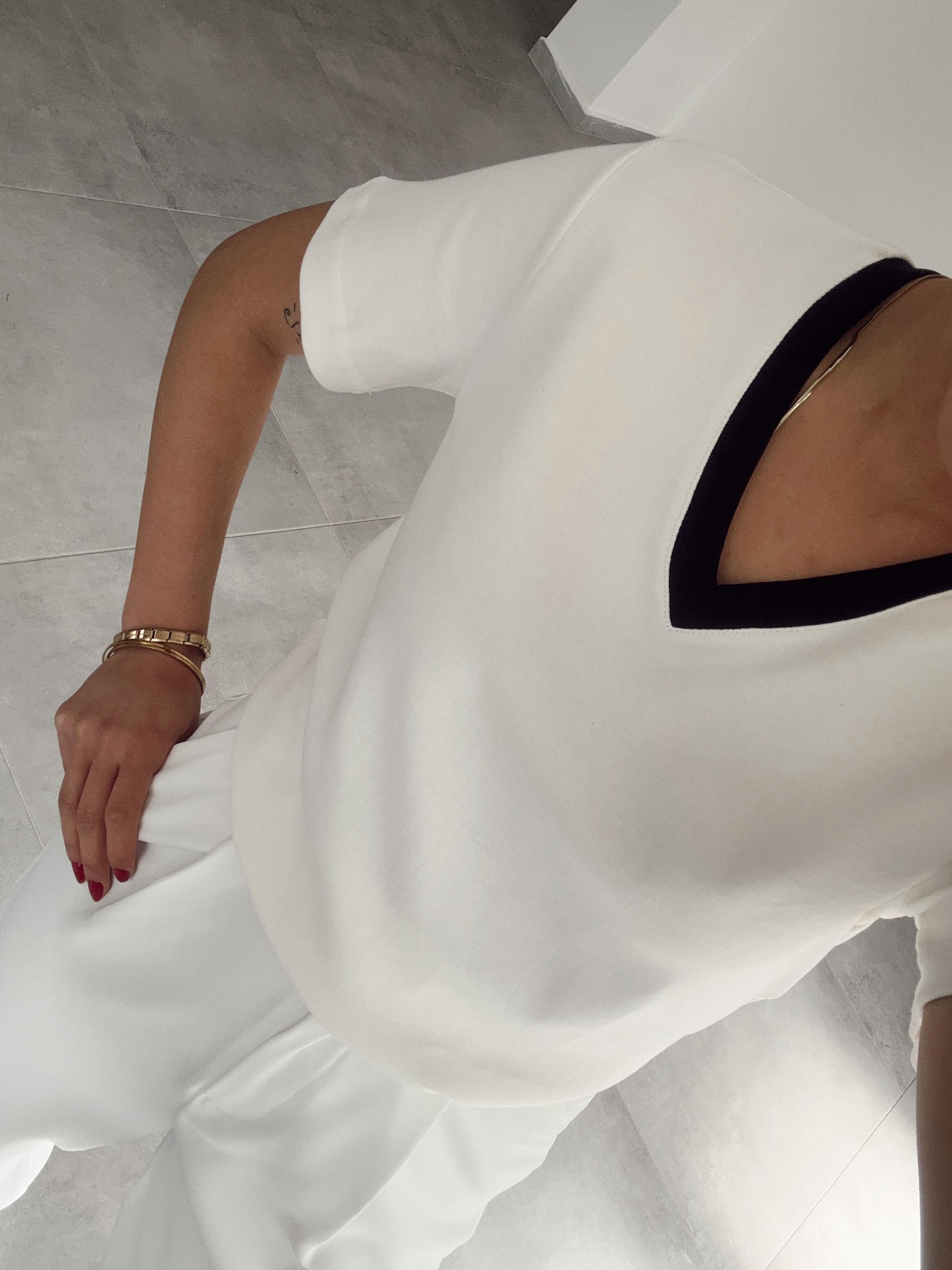 M-D Ole V Yakası Biyeli Tişört -Ekru