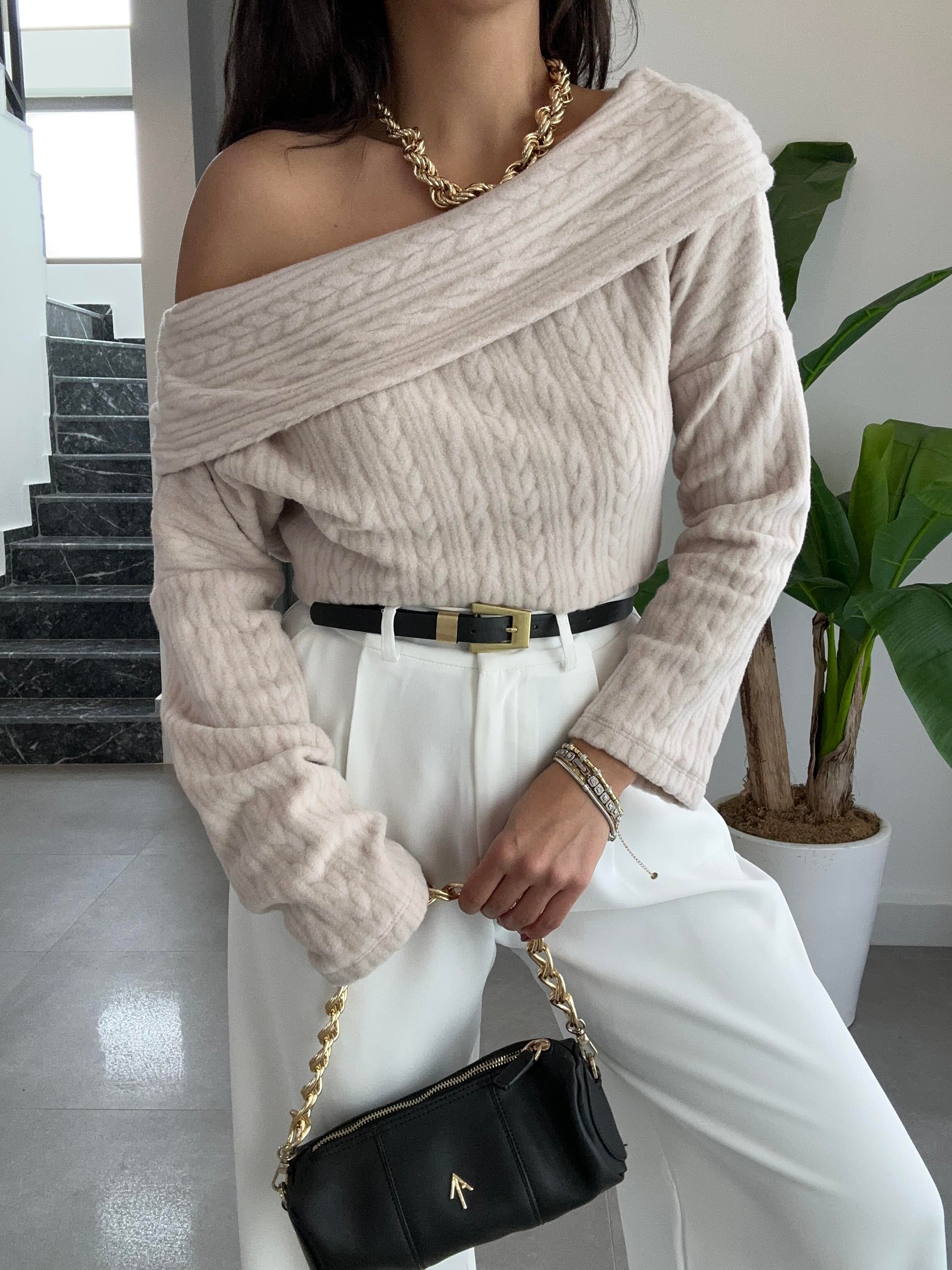 Özel Üretim Vanilya Madonna Yaka Yumoş Triko Kazak