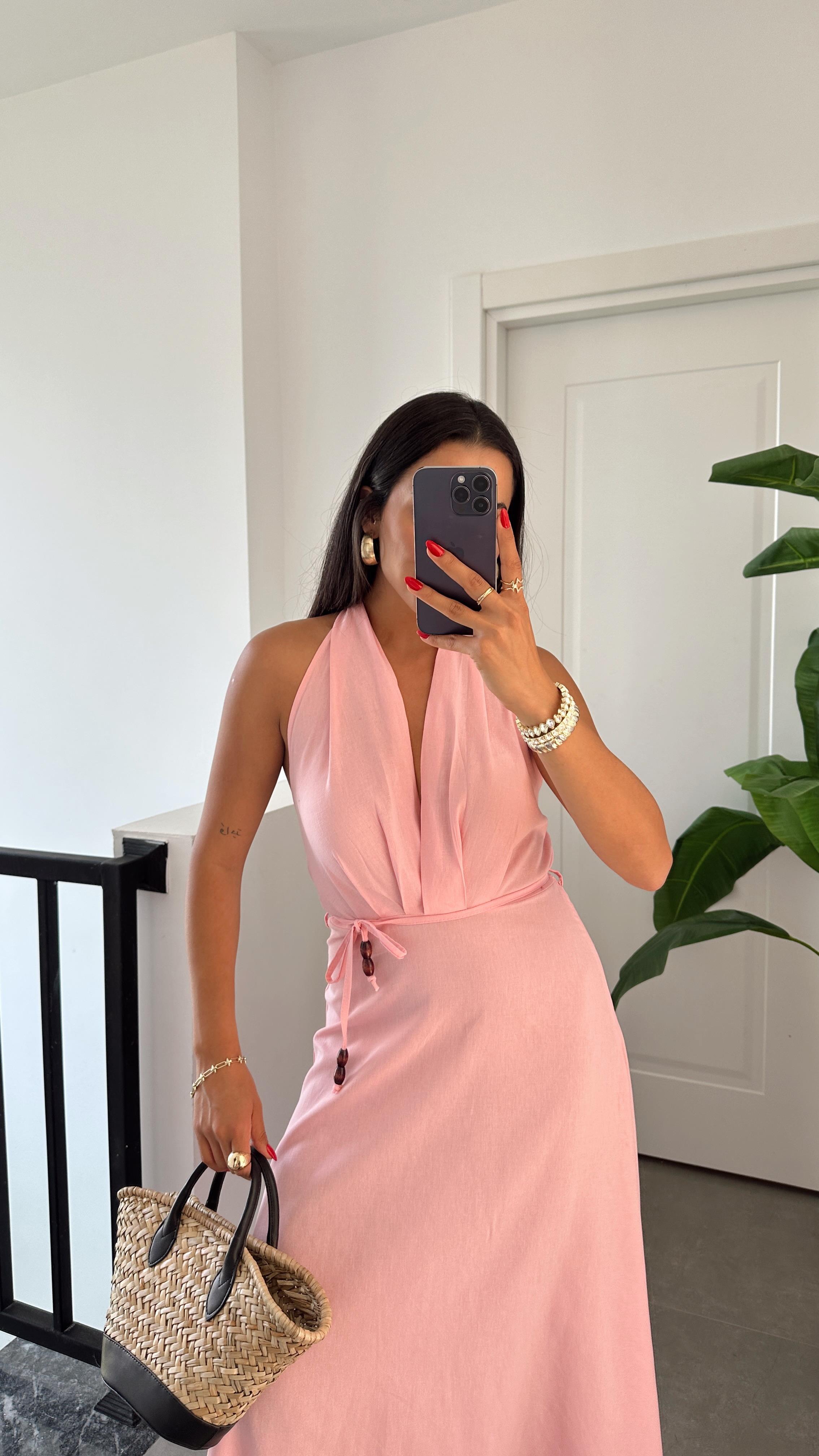 Pembe Boyundan Geçmeli Sırt Dekolteli Elbise