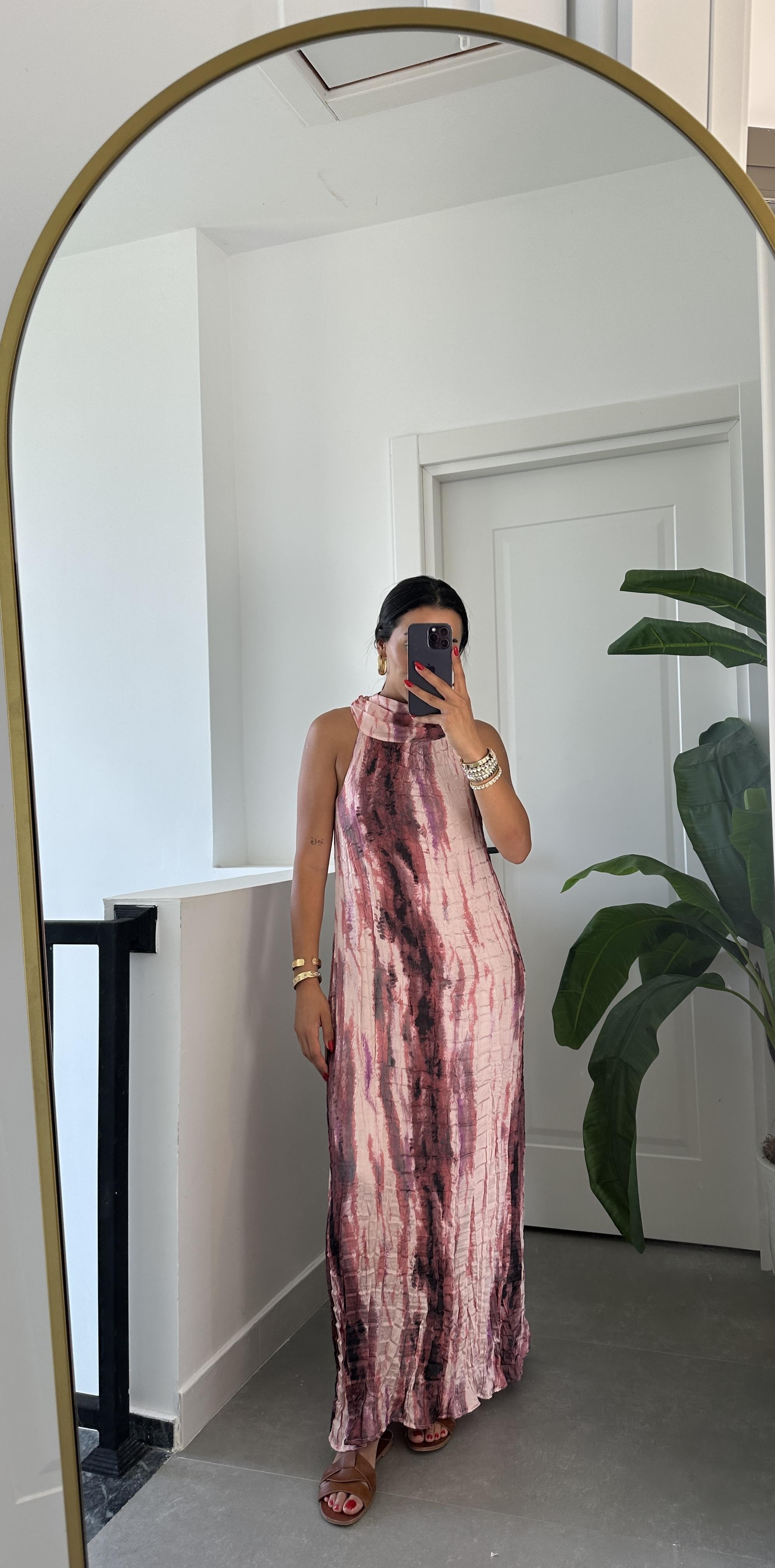 Pembe Kraşlı Elbise