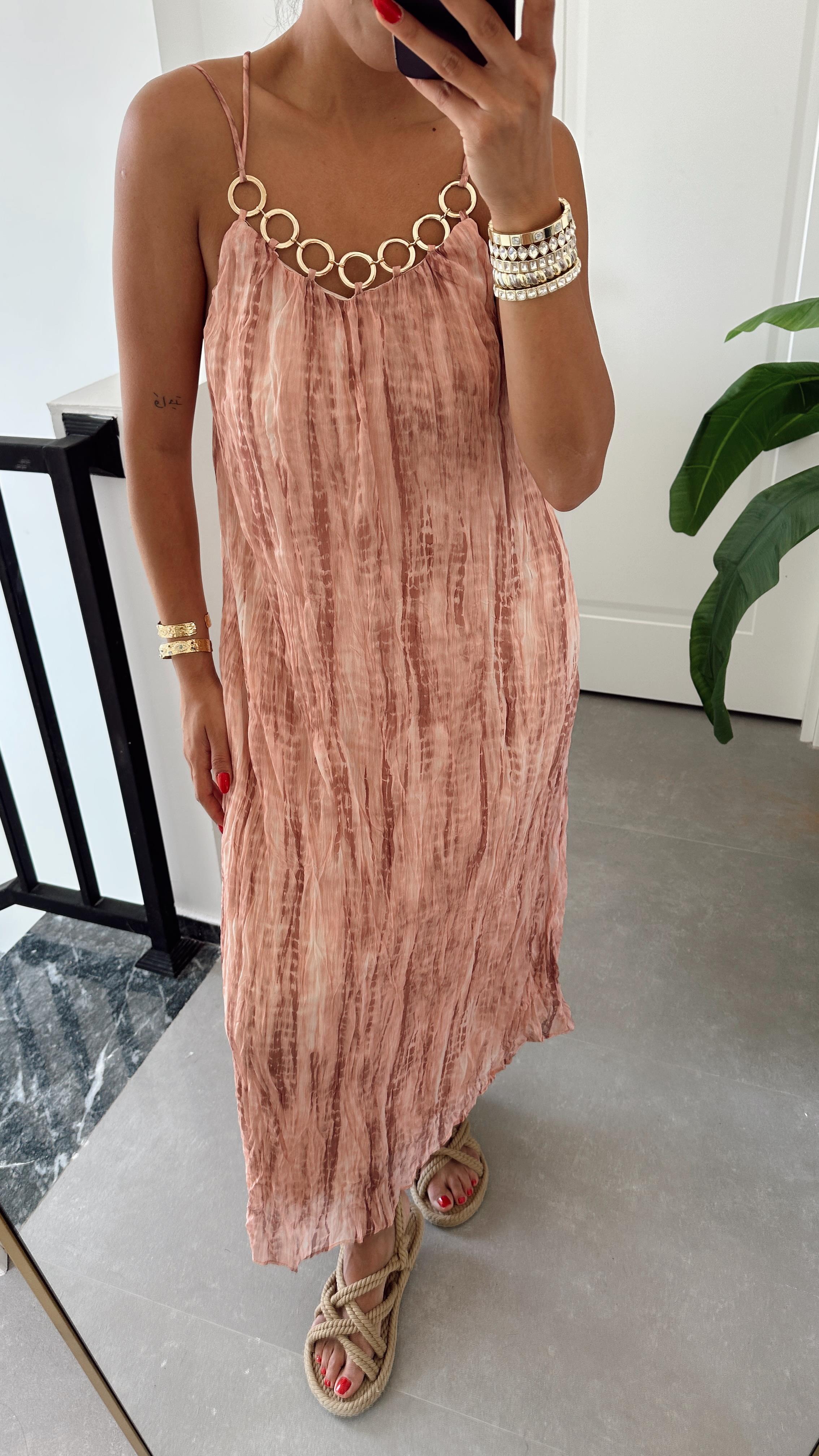 Pudra Yakası Aksesuarlı Elbise