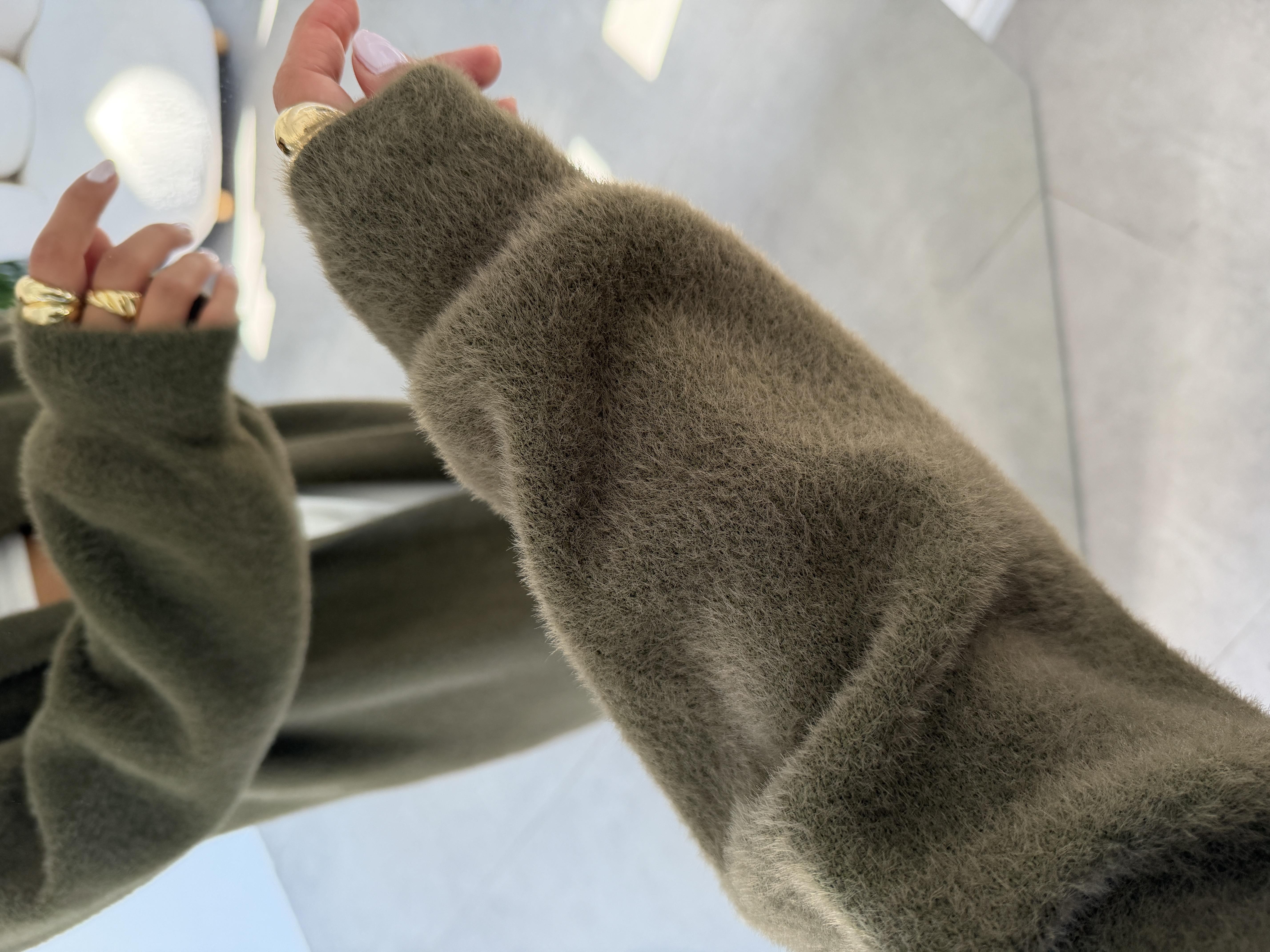 Sakallı Haki Uzun Triko Hırka