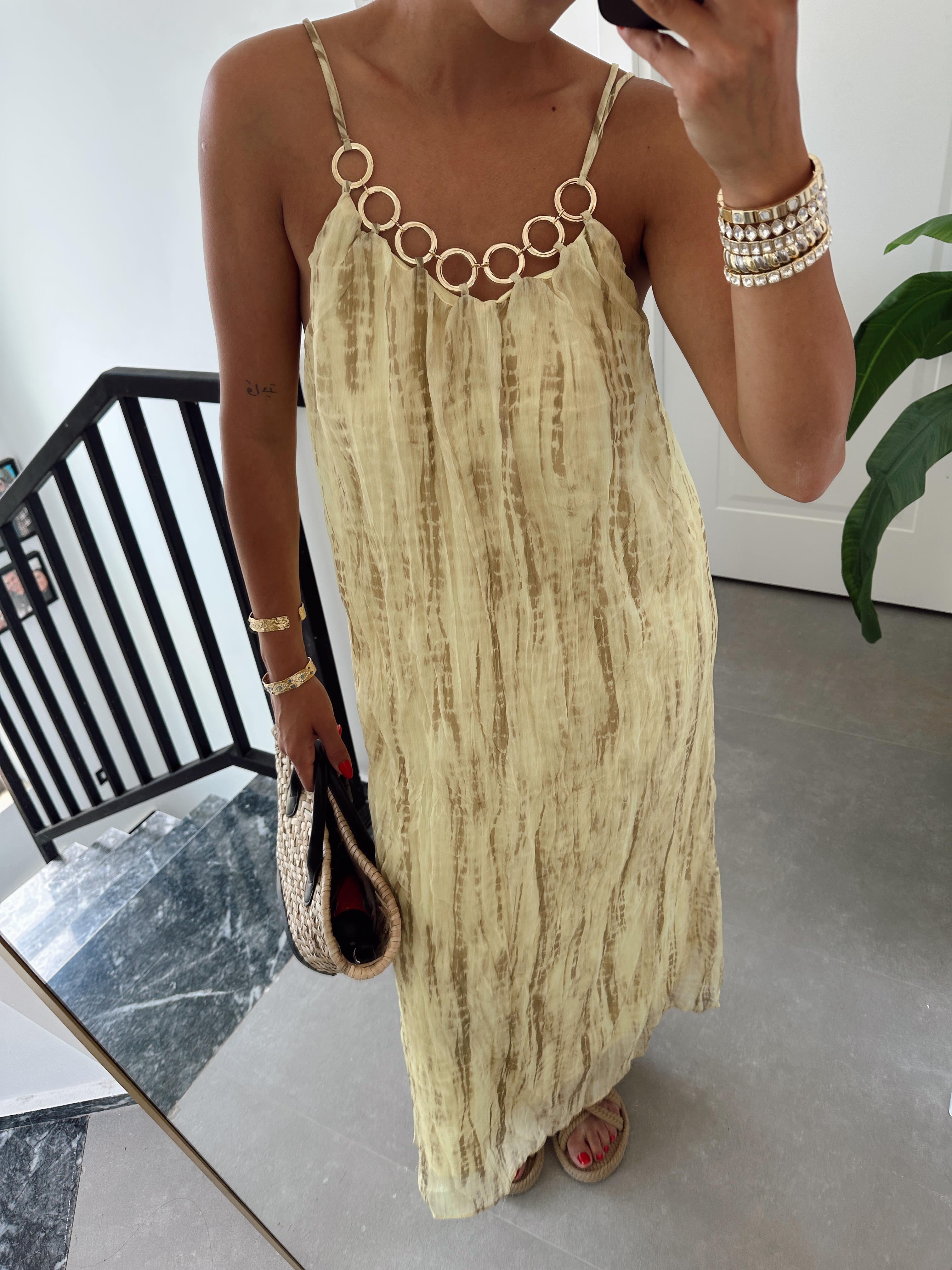 Sarı Yakası Aksesuarlı Elbise