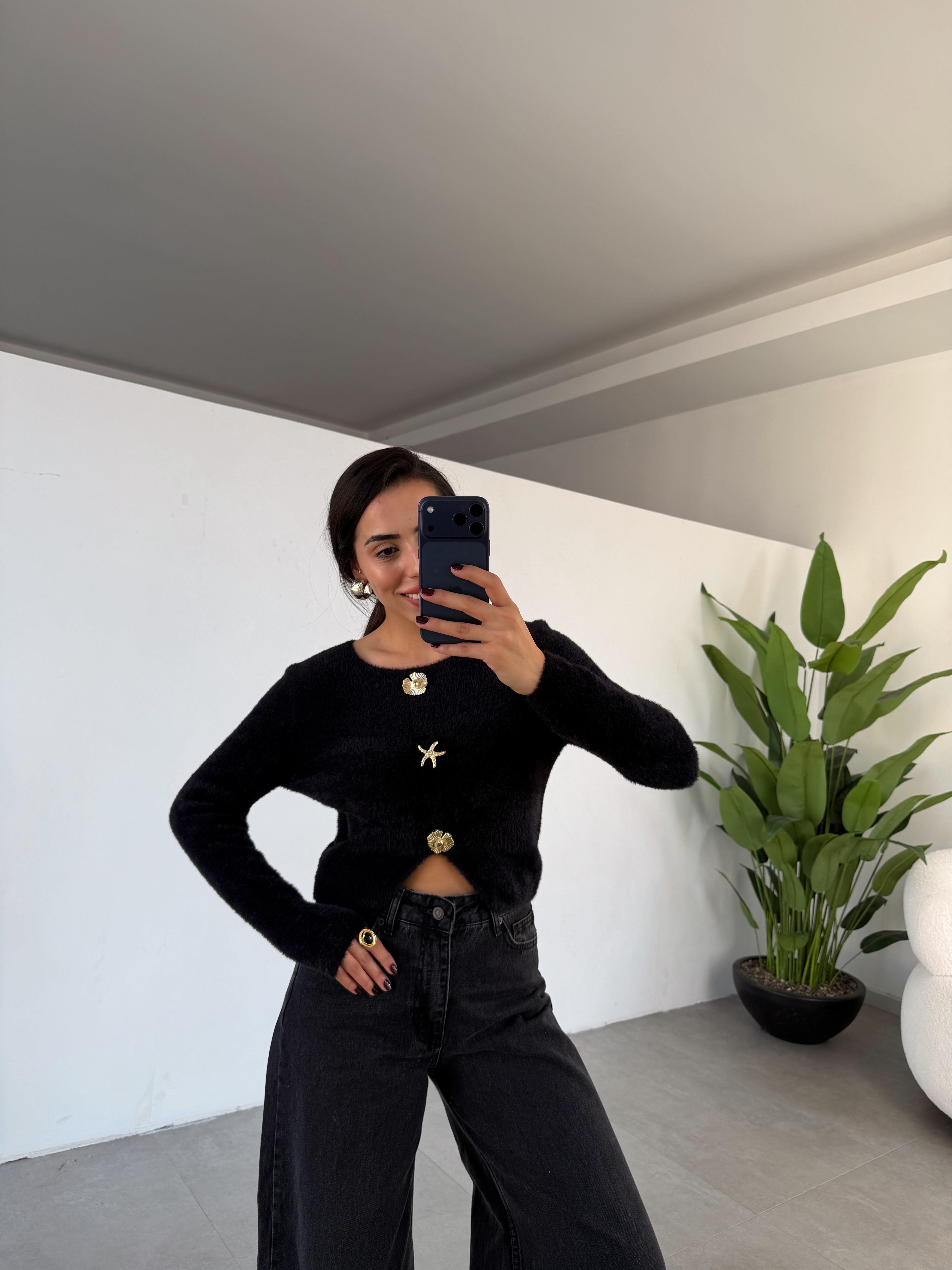 Siyah Aksesuar Detaylı Sakallı Bluz