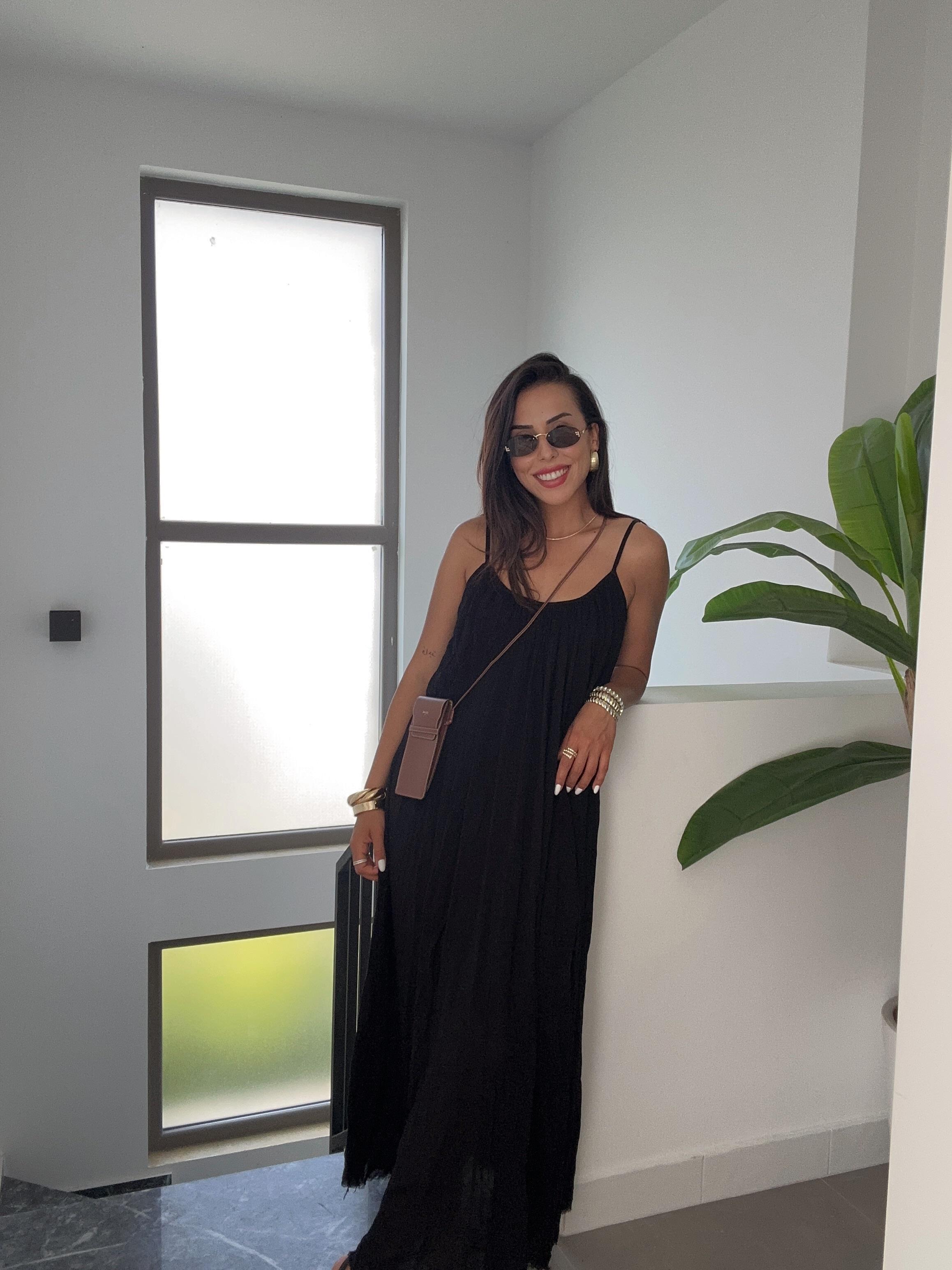 Siyah Askılı Elbise